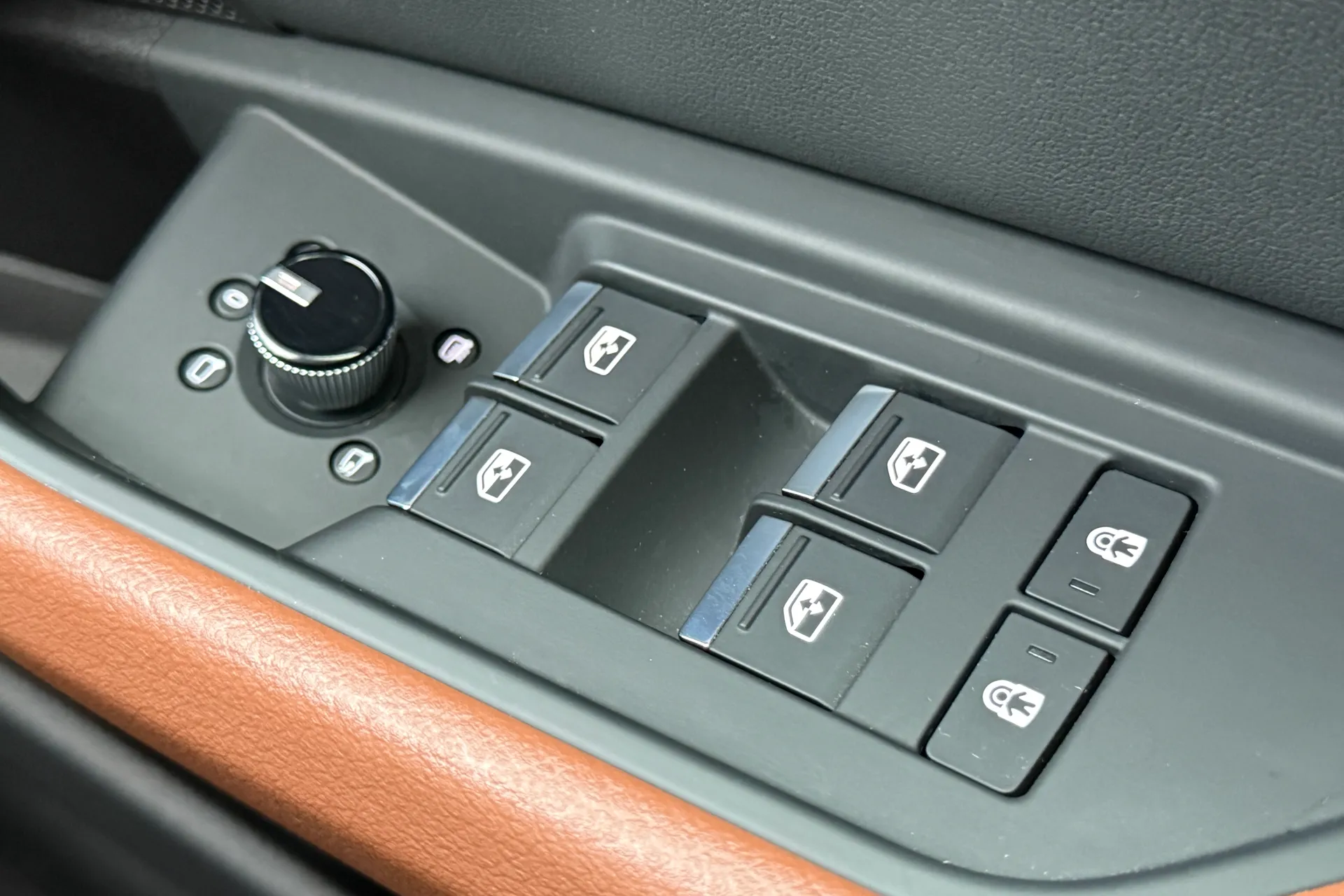 Audi e-tron thumbnail image number 18