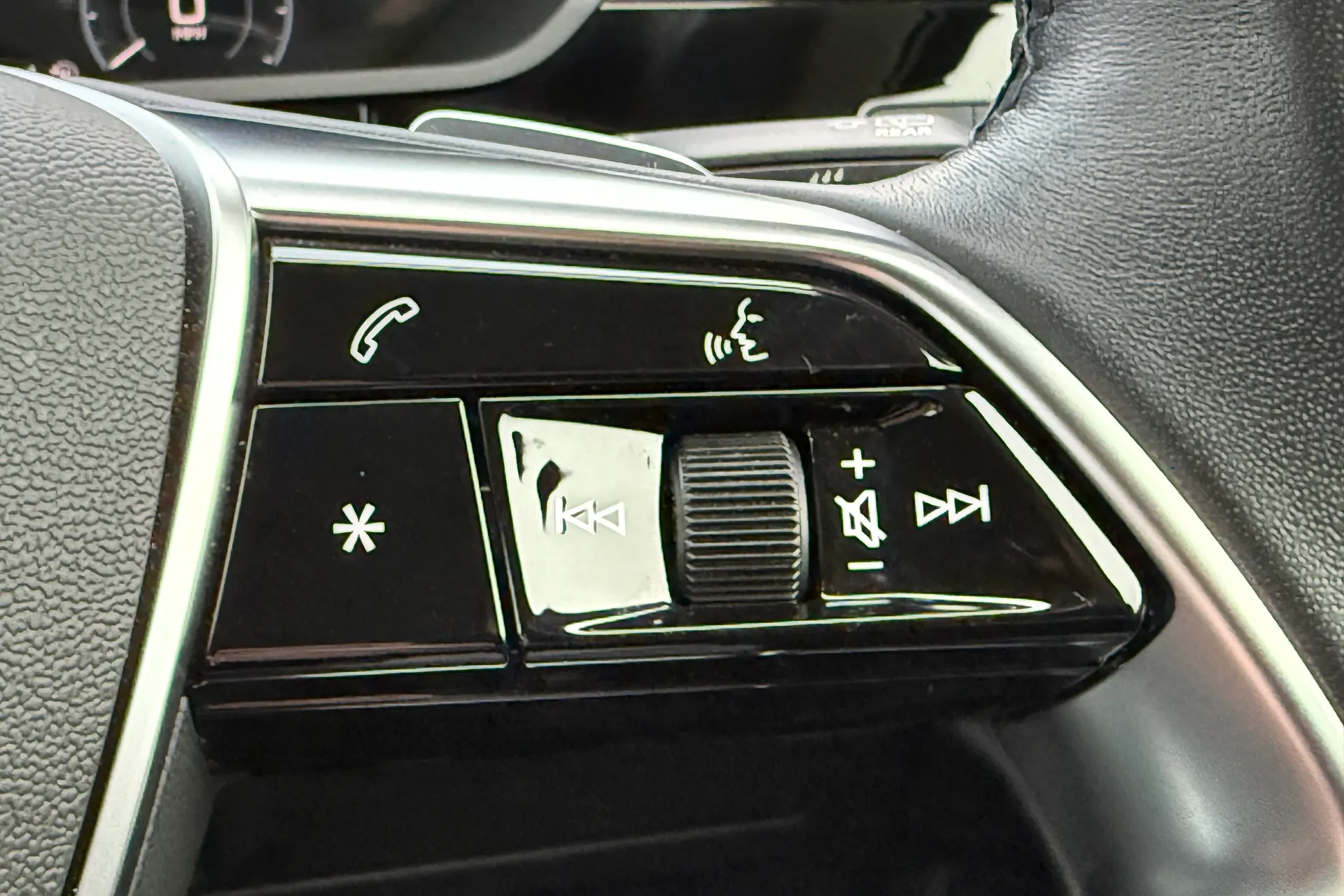 Audi e-tron thumbnail image number 21