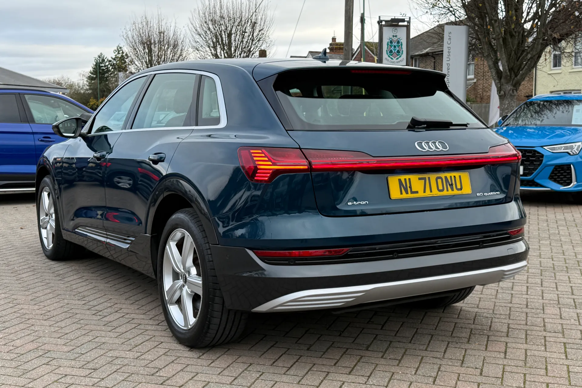 Audi e-tron thumbnail image number 32