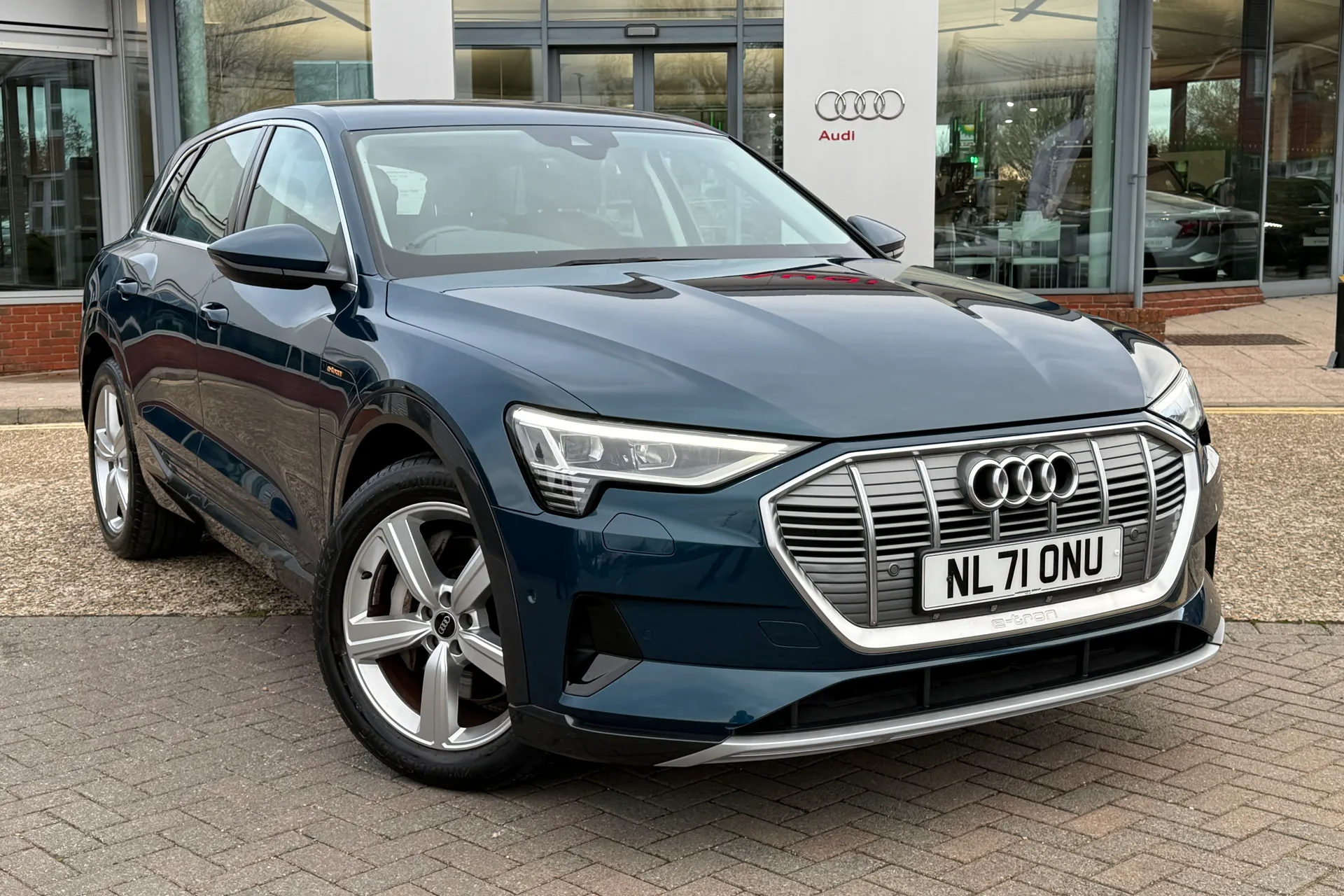 Audi e-tron thumbnail image number 23