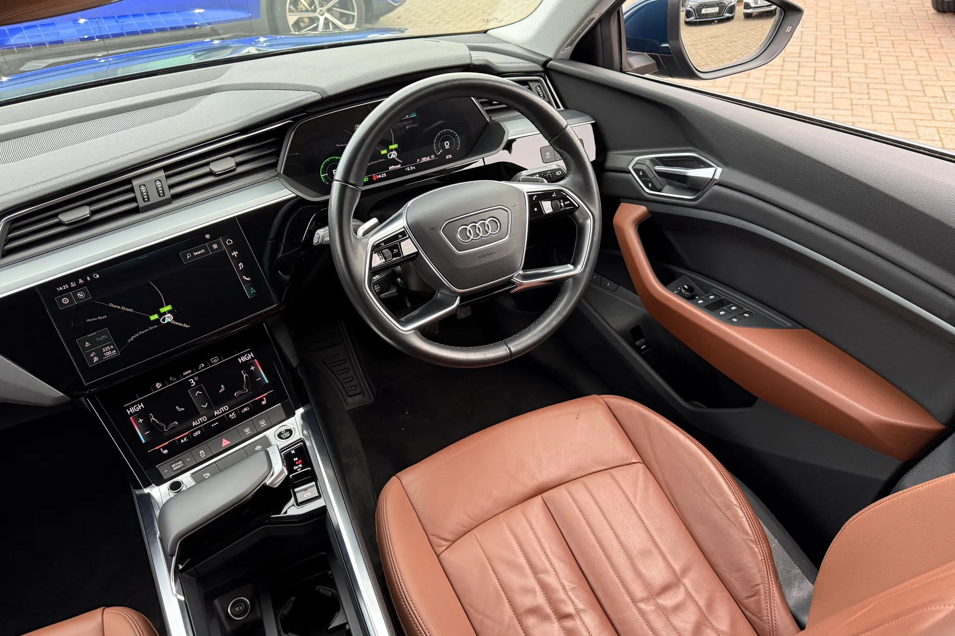 Audi e-tron thumbnail image number 40