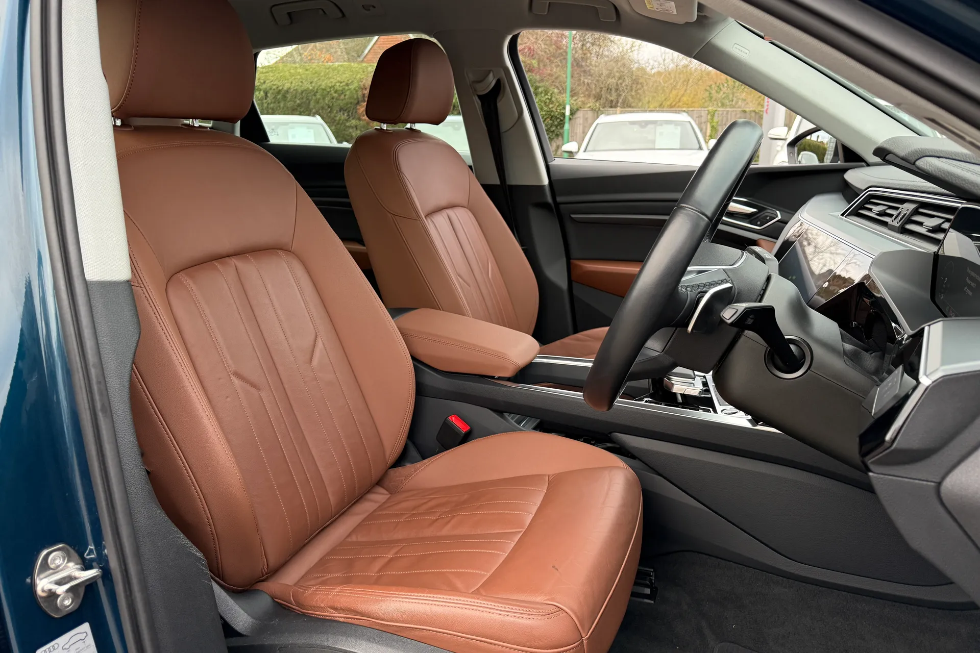 Audi e-tron thumbnail image number 26