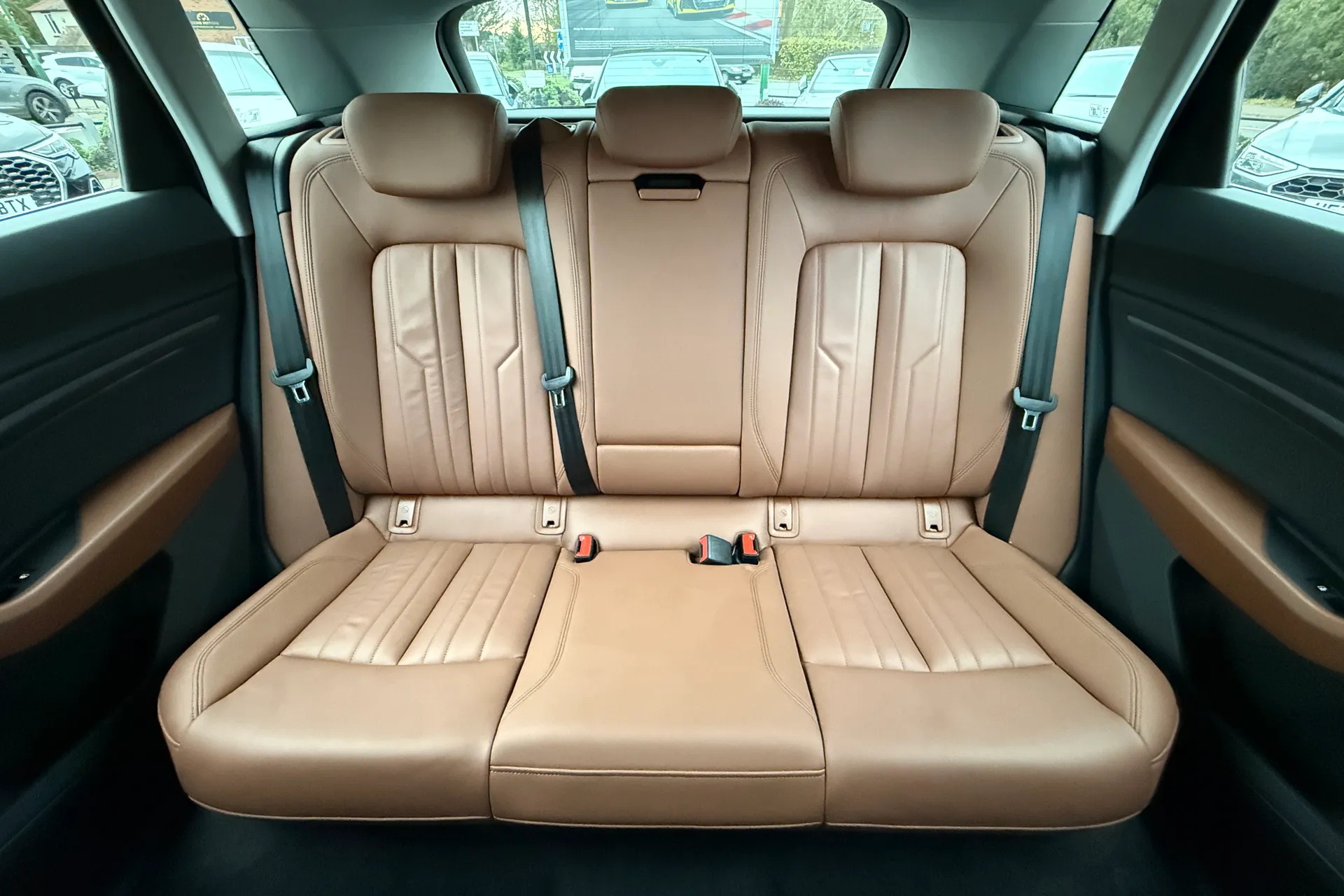 Audi e-tron thumbnail image number 36