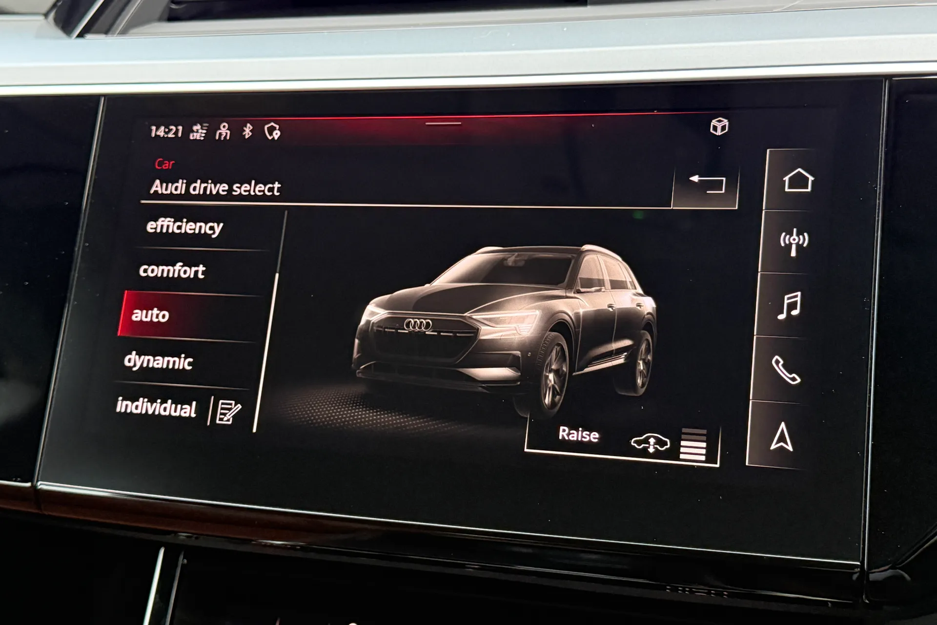 Audi e-tron thumbnail image number 9