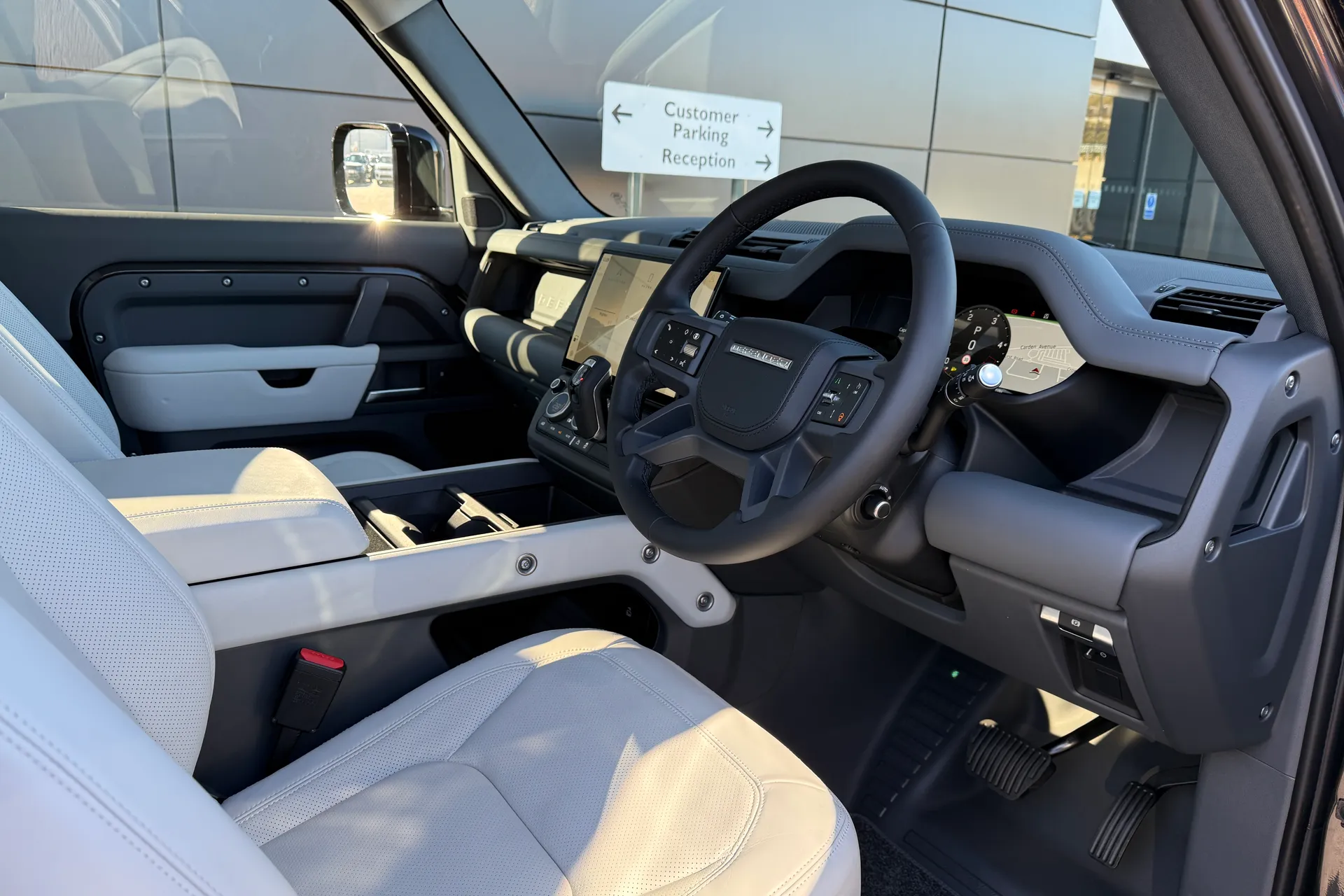 LAND ROVER Defender 90 thumbnail image number 18