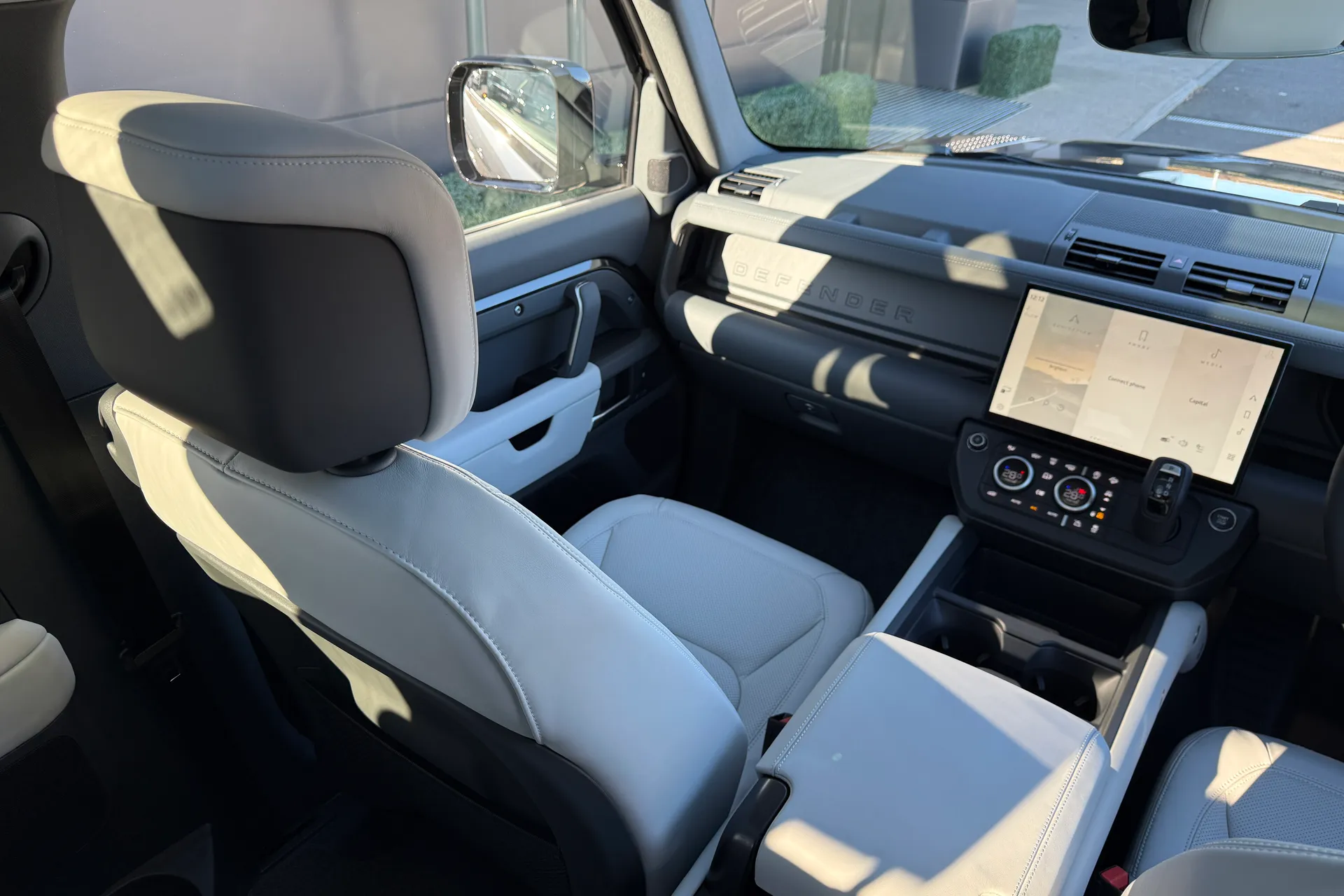 LAND ROVER Defender 90 thumbnail image number 45