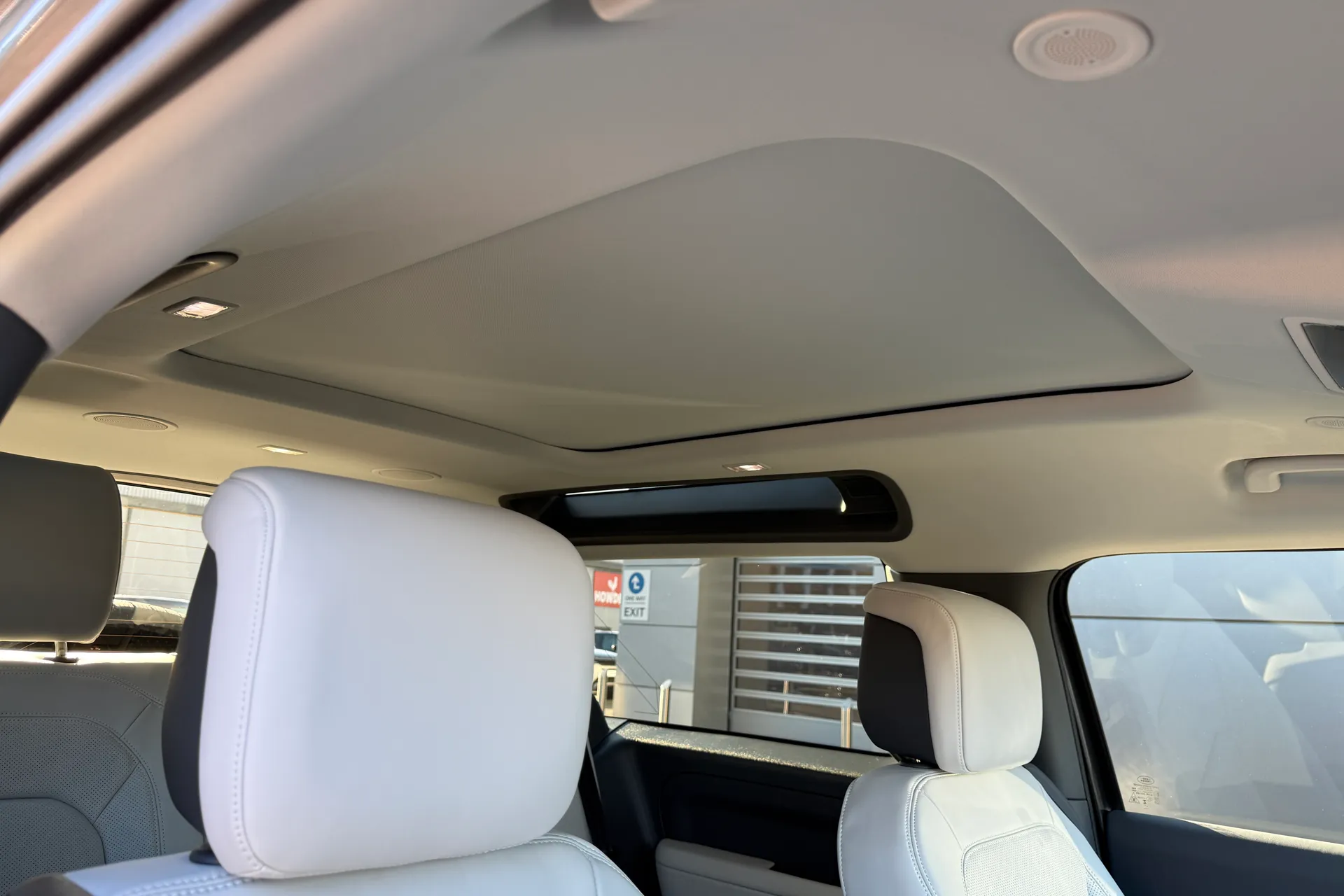 LAND ROVER Defender 90 thumbnail image number 11