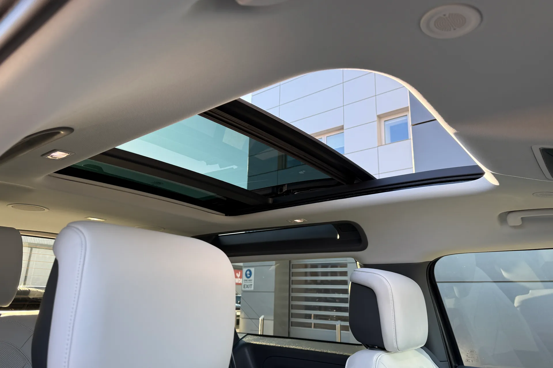 LAND ROVER Defender 90 thumbnail image number 13