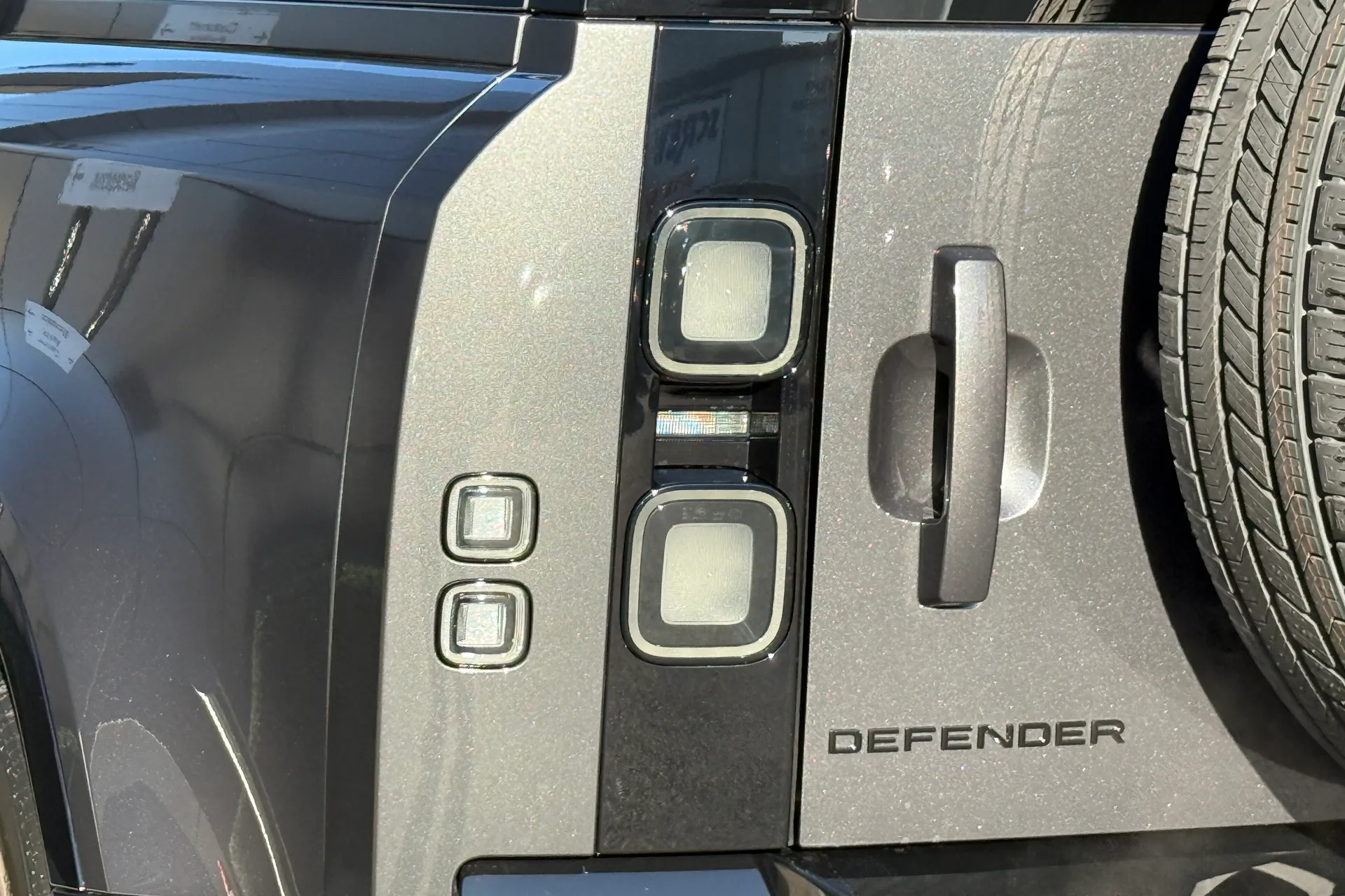 LAND ROVER Defender 90 thumbnail image number 30