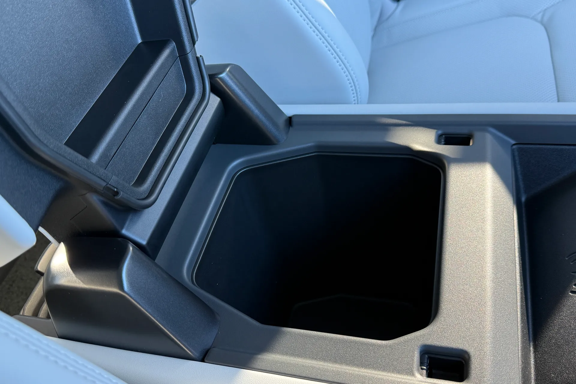 LAND ROVER Defender 90 thumbnail image number 32