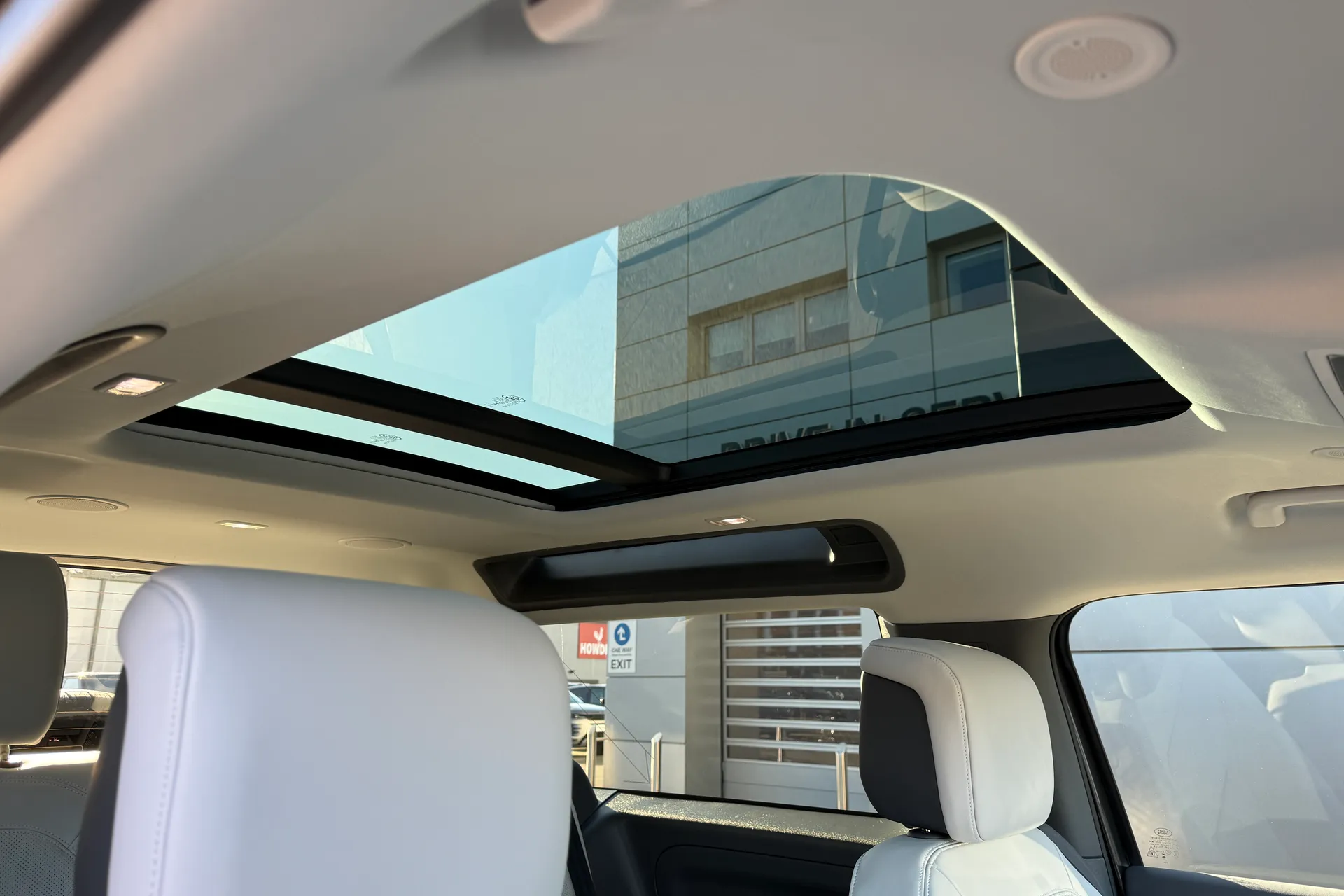 LAND ROVER Defender 90 thumbnail image number 12