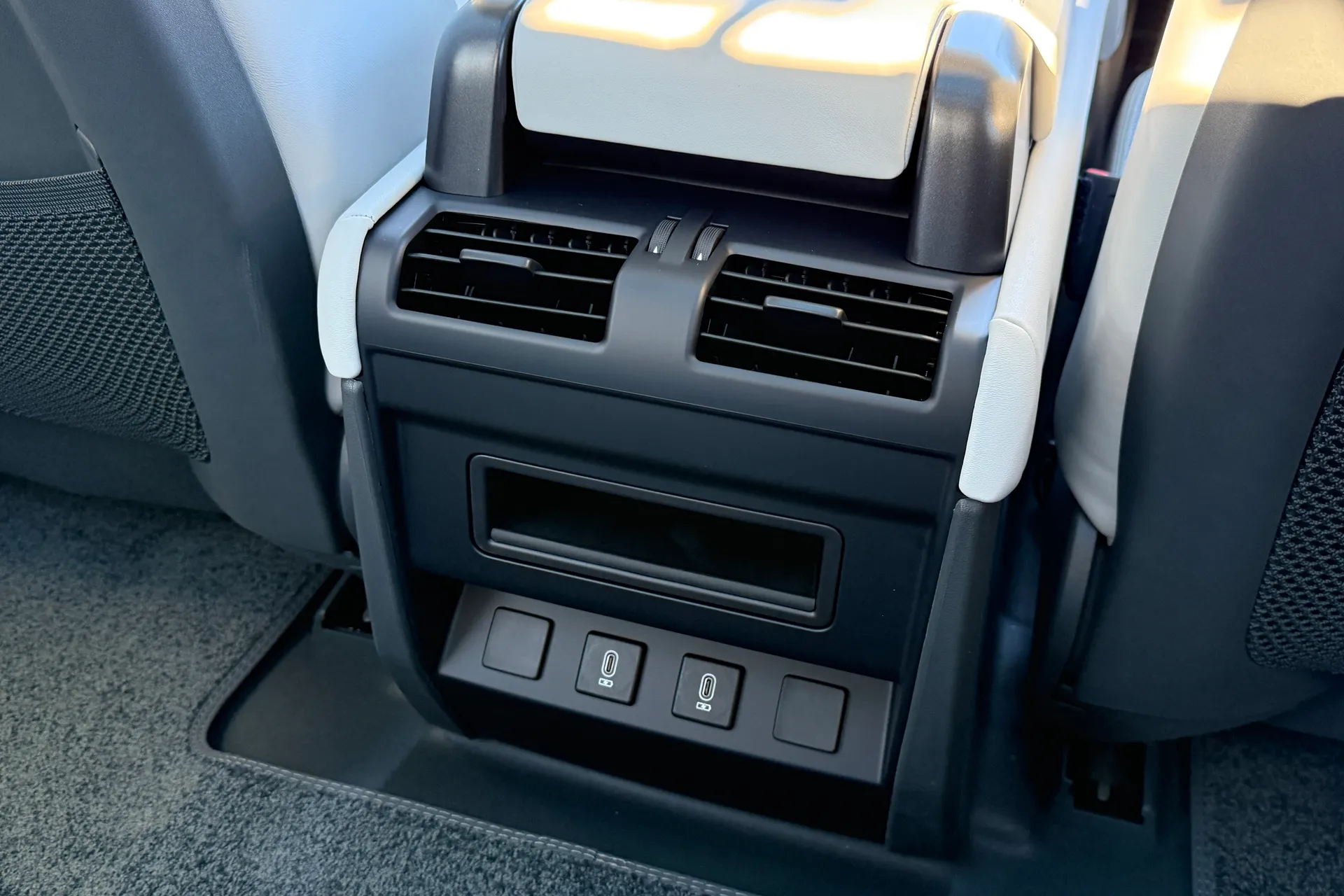 LAND ROVER Defender 90 thumbnail image number 44