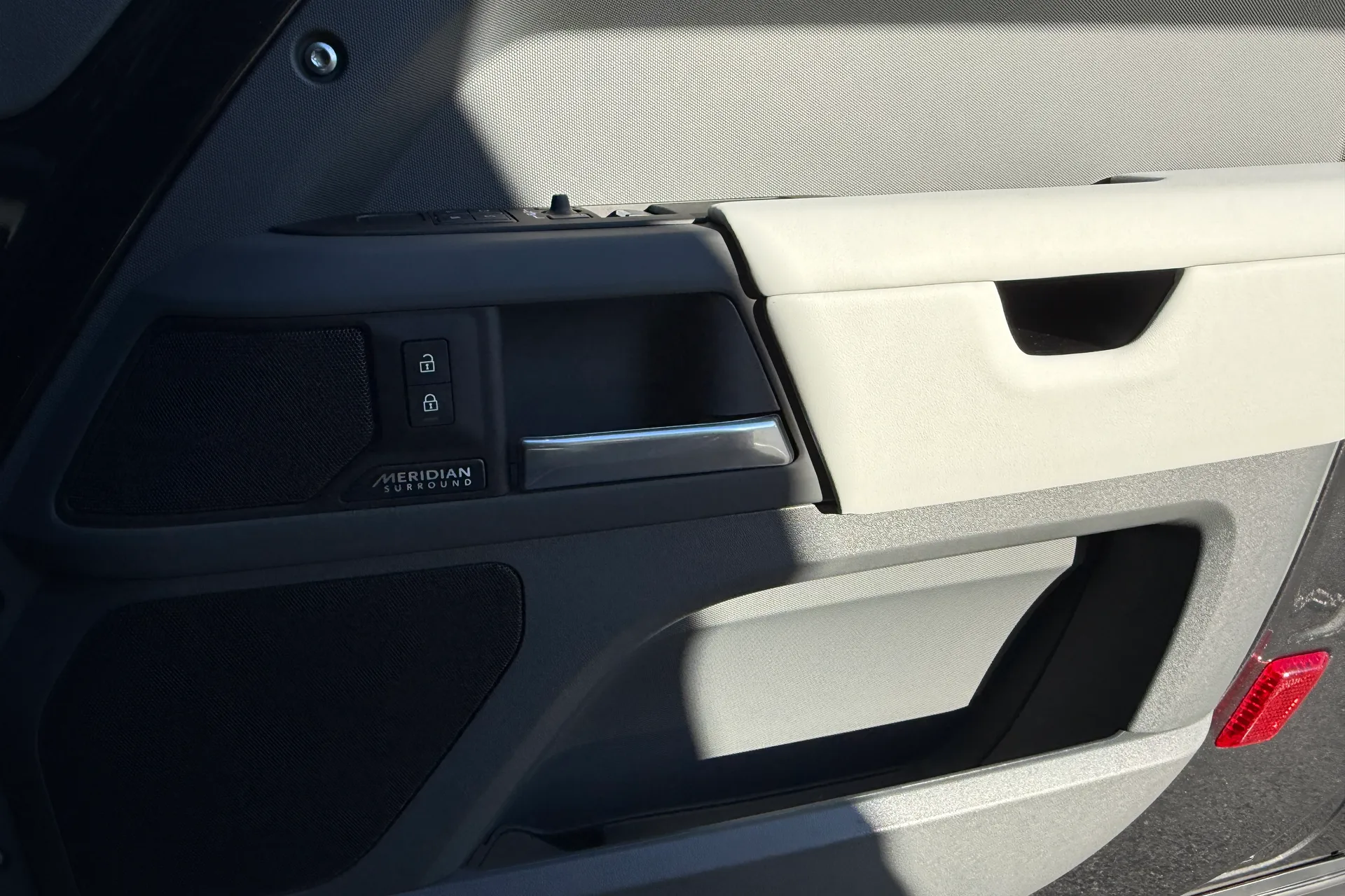 LAND ROVER Defender 90 thumbnail image number 41