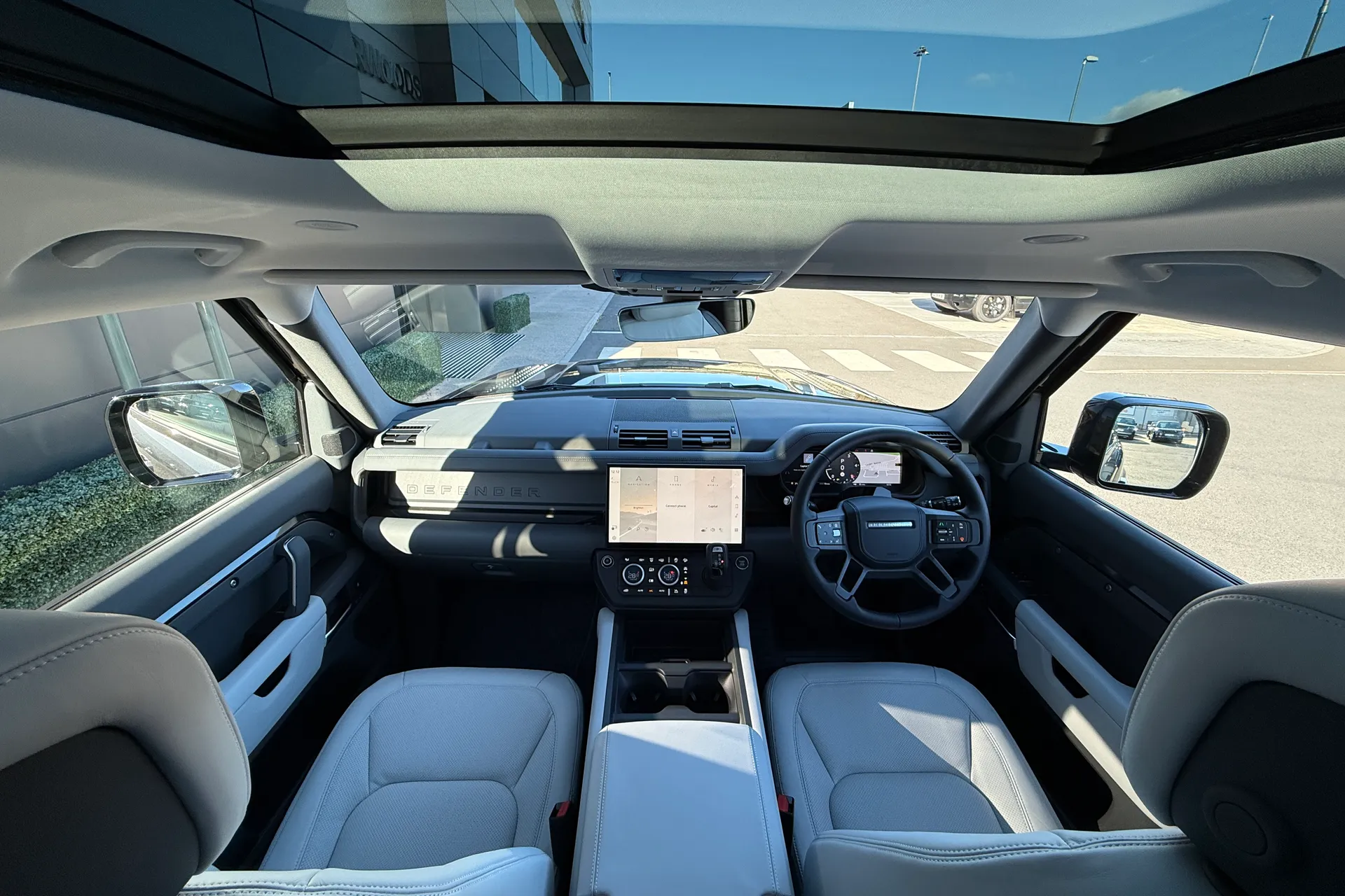 LAND ROVER Defender 90 thumbnail image number 3