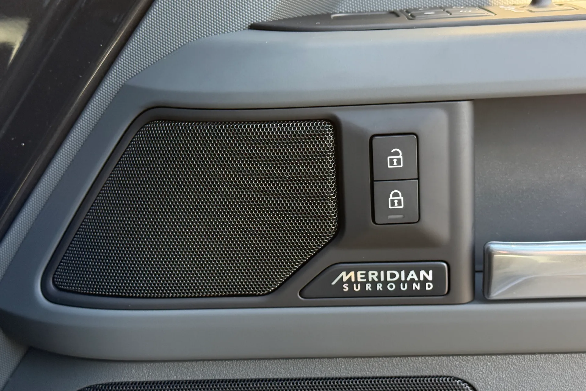 LAND ROVER Defender 90 thumbnail image number 42