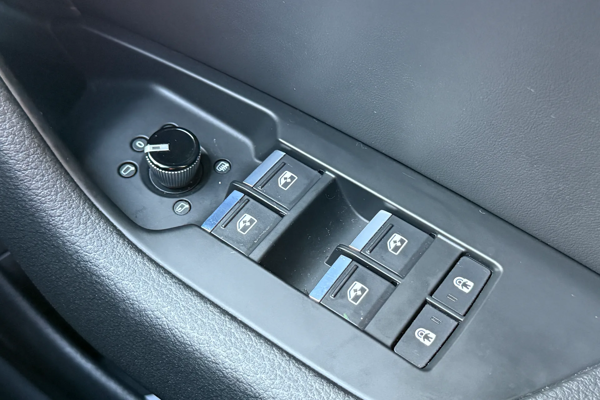 Audi A6 thumbnail image number 34