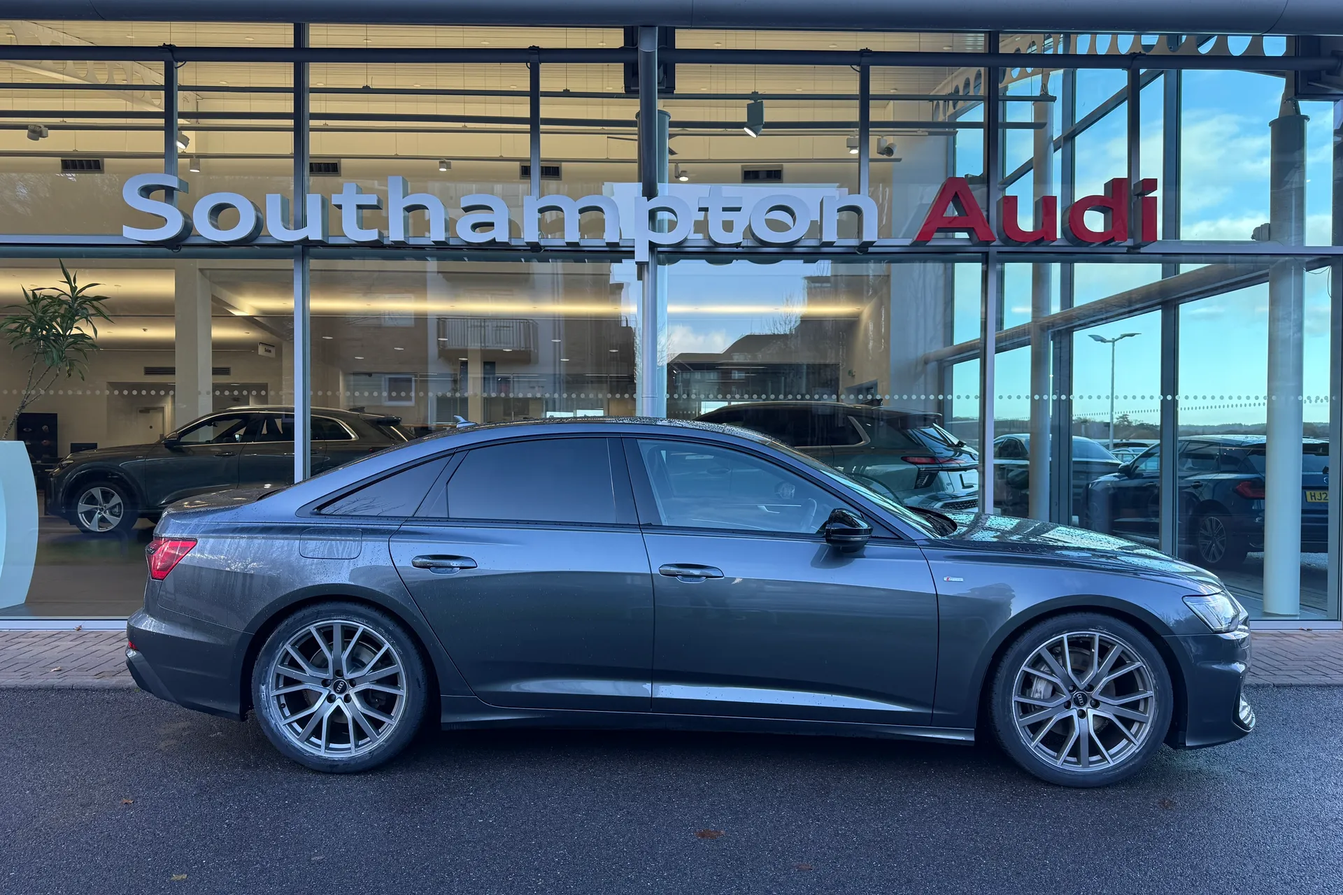 Audi A6 thumbnail image number 2