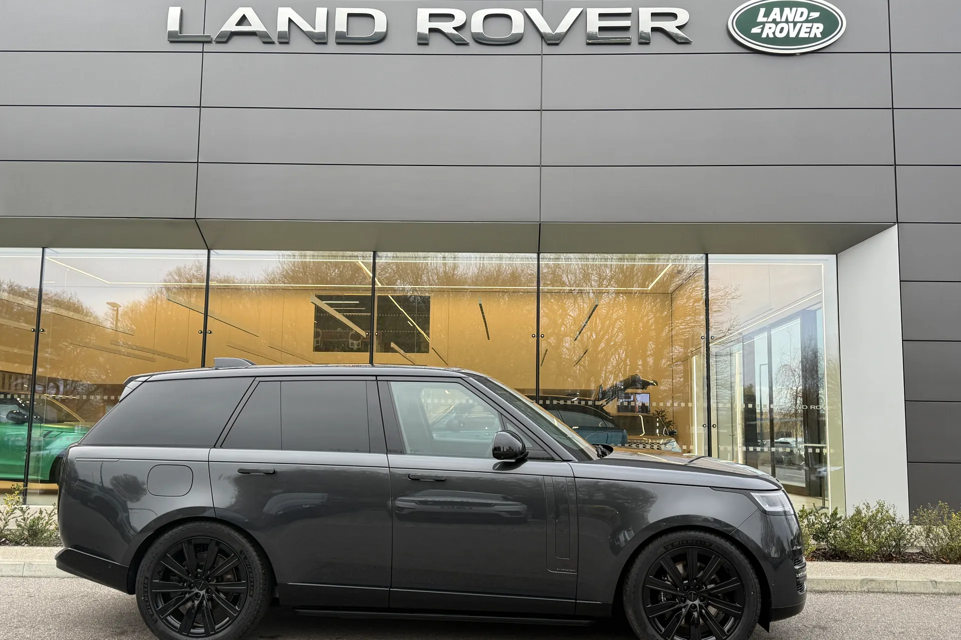 LAND ROVER RANGE ROVER thumbnail image number 2