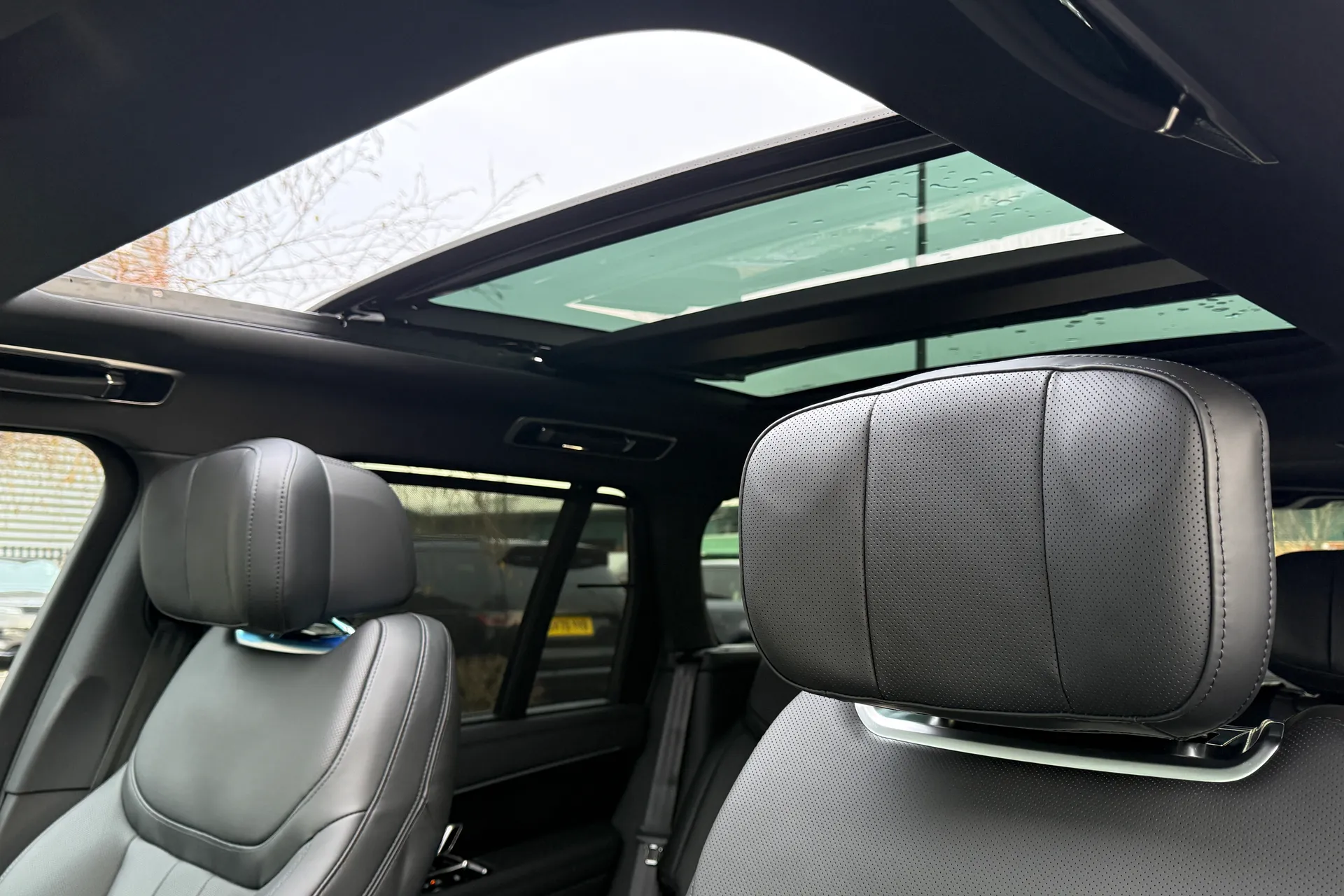 LAND ROVER RANGE ROVER thumbnail image number 4