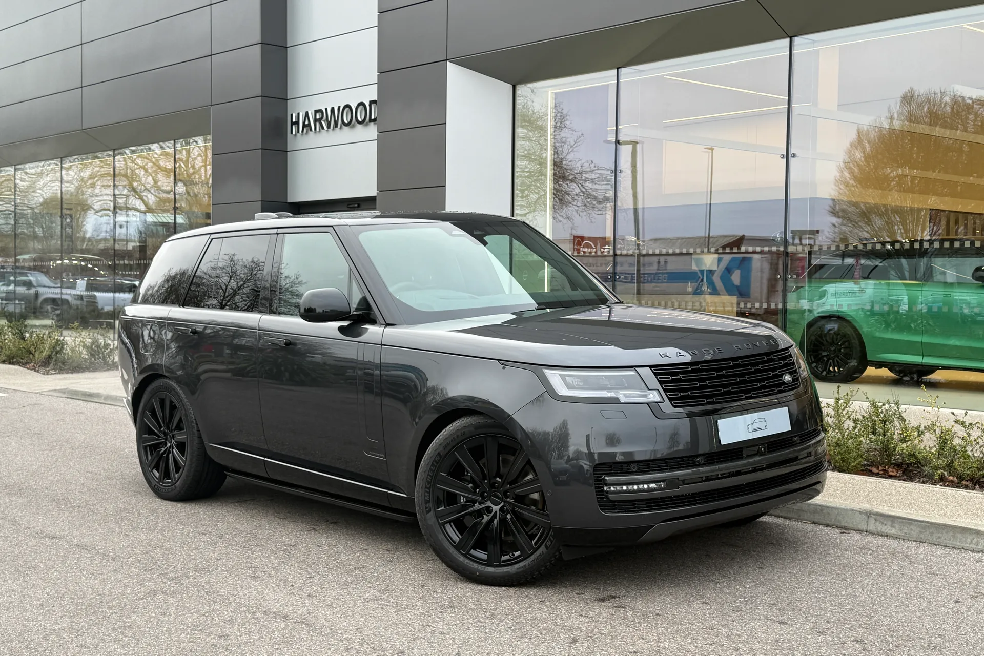 LAND ROVER RANGE ROVER focused image