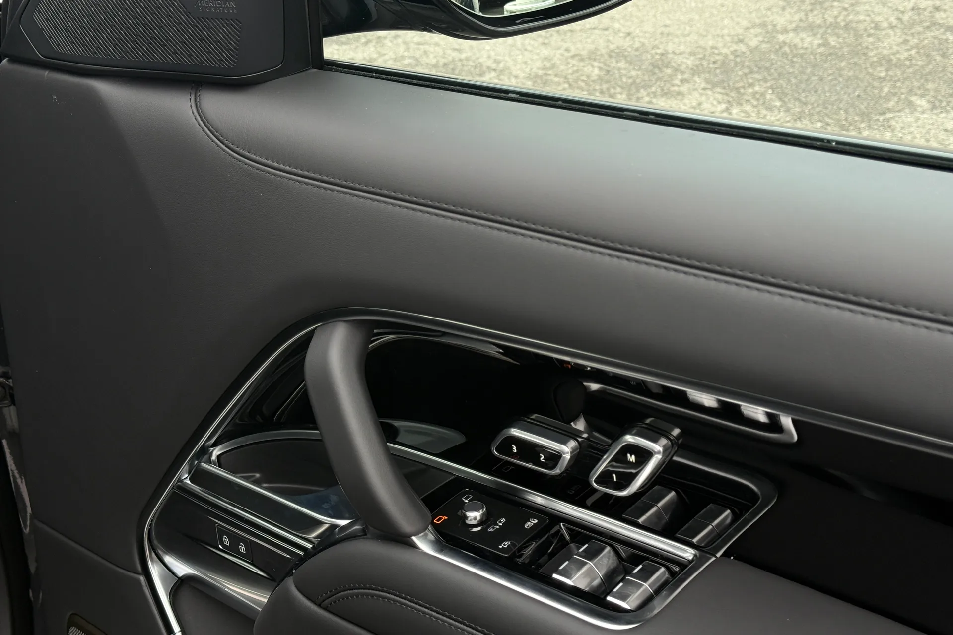 LAND ROVER RANGE ROVER thumbnail image number 32