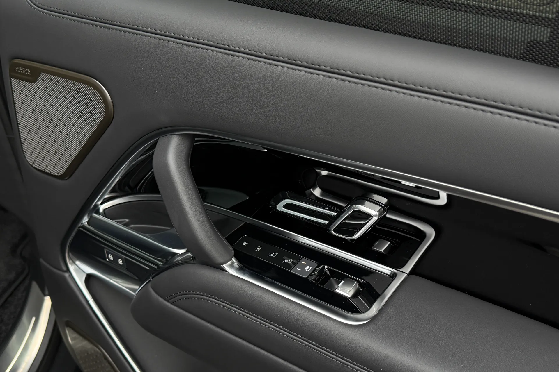 LAND ROVER RANGE ROVER thumbnail image number 31