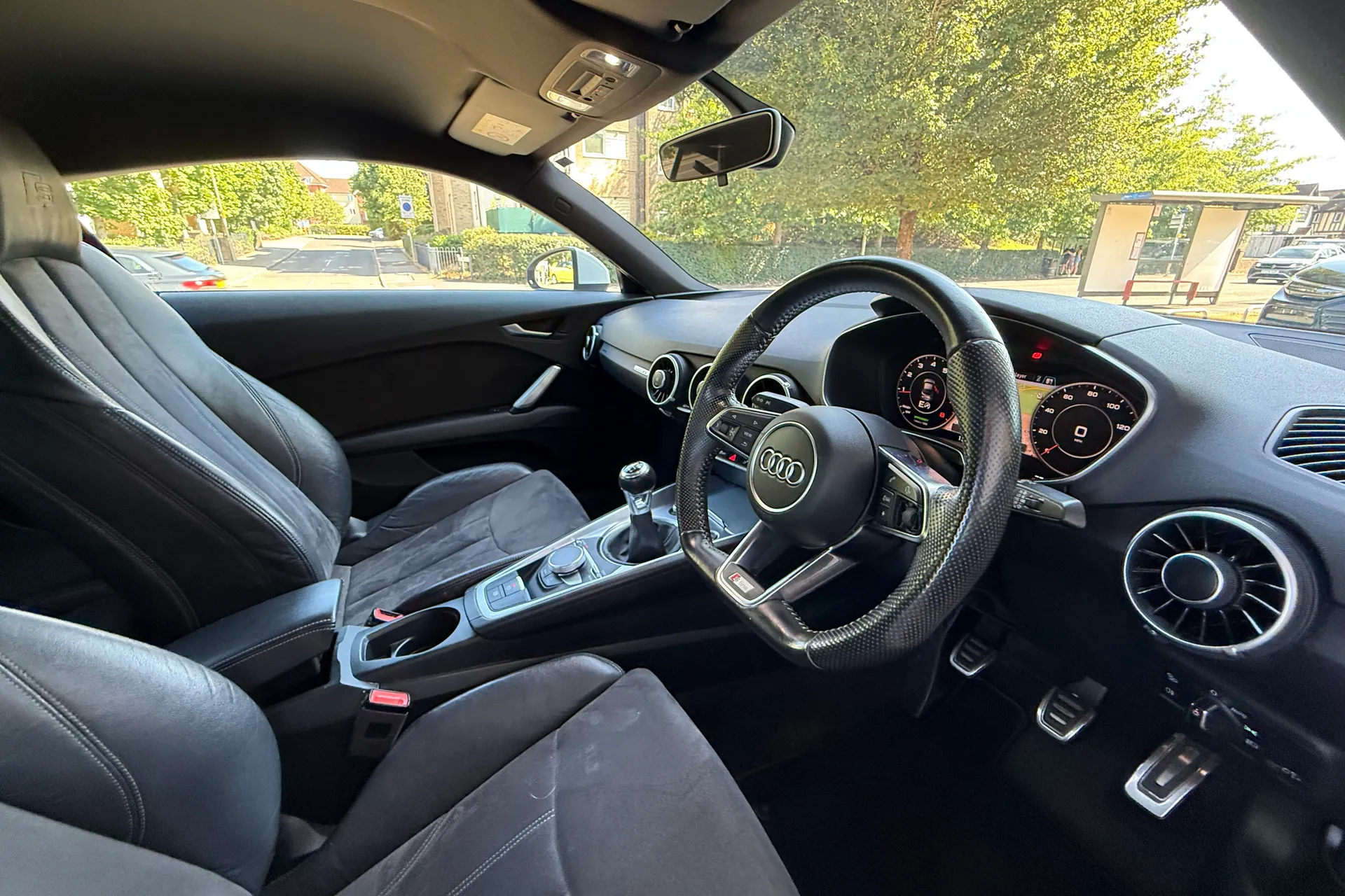 Audi TT thumbnail image number 6