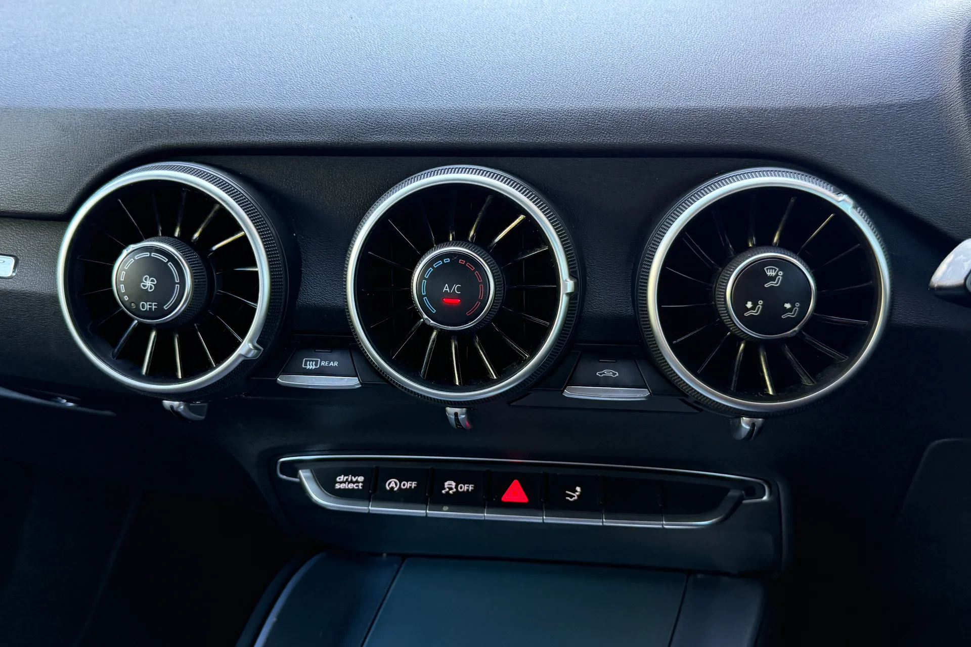Audi TT thumbnail image number 13