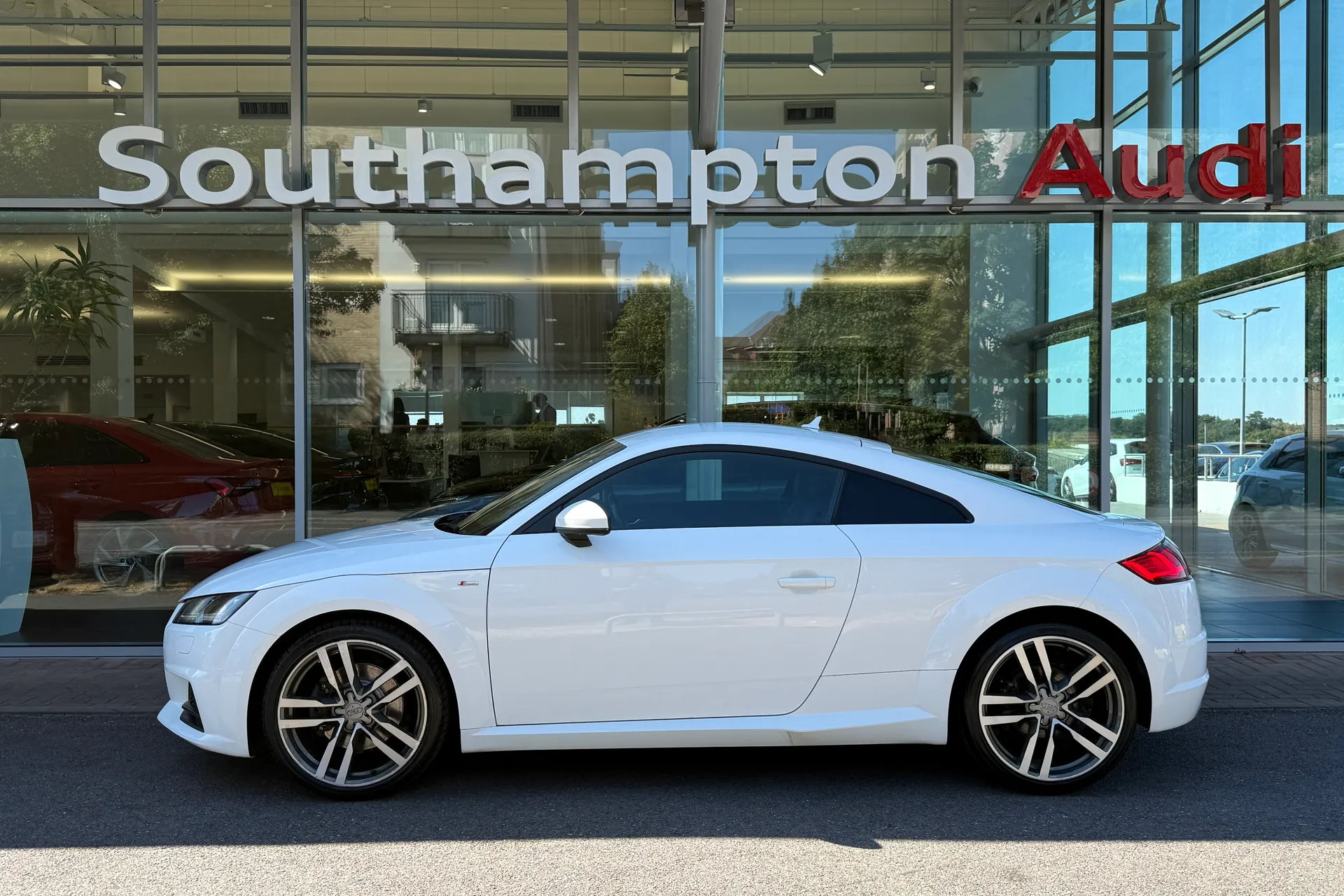 Audi TT thumbnail image number 37