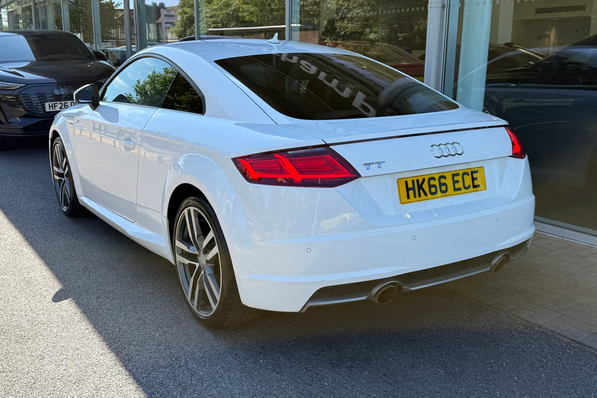 Audi TT thumbnail image number 3