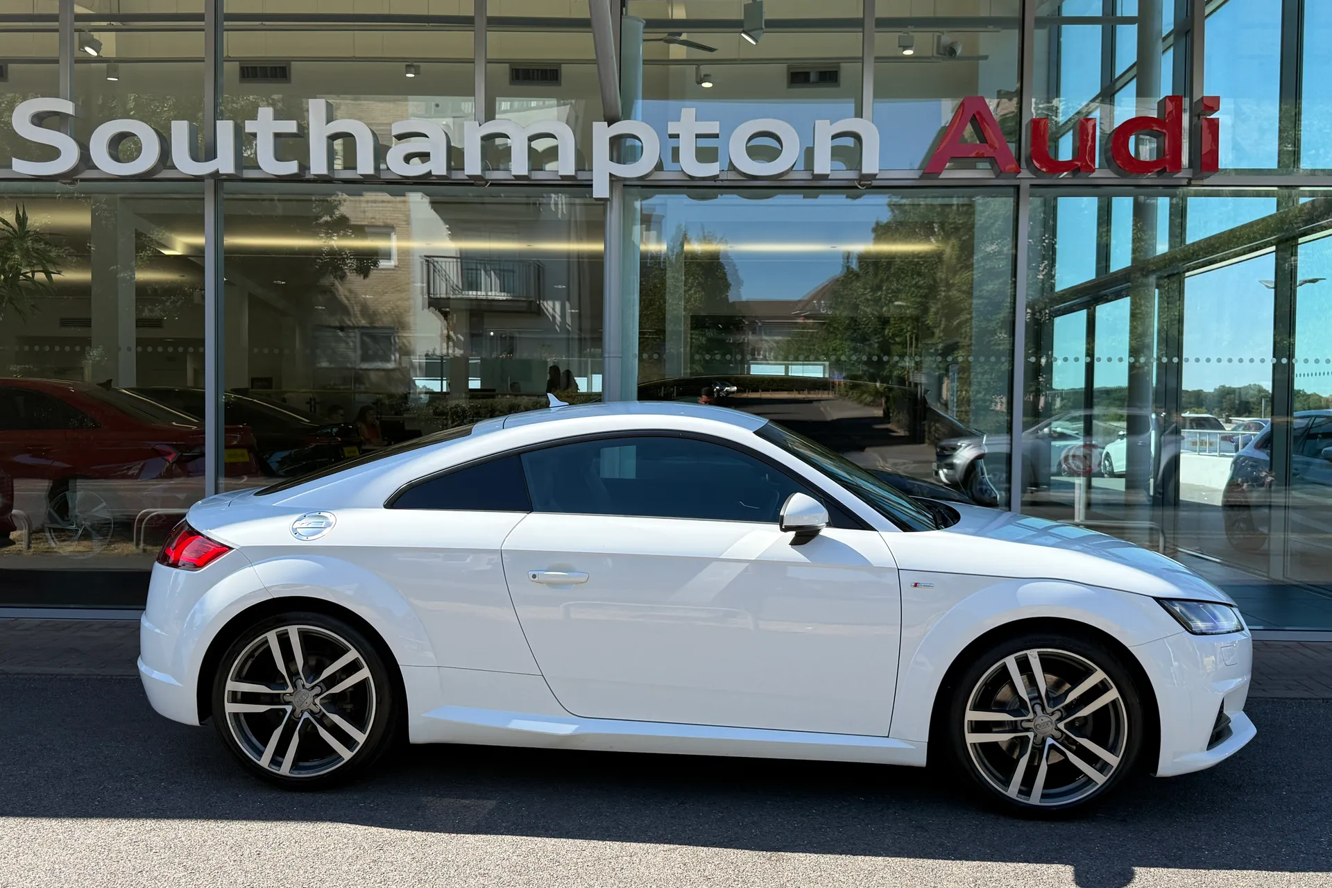 Audi TT thumbnail image number 4