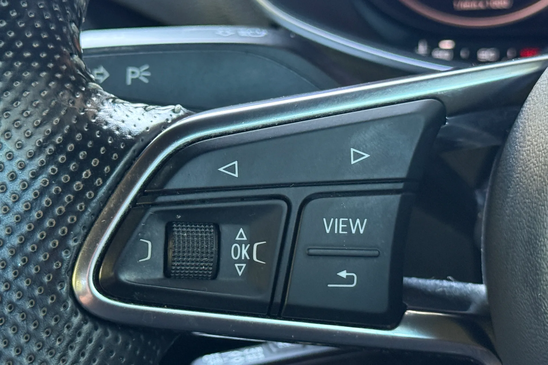 Audi TT thumbnail image number 10