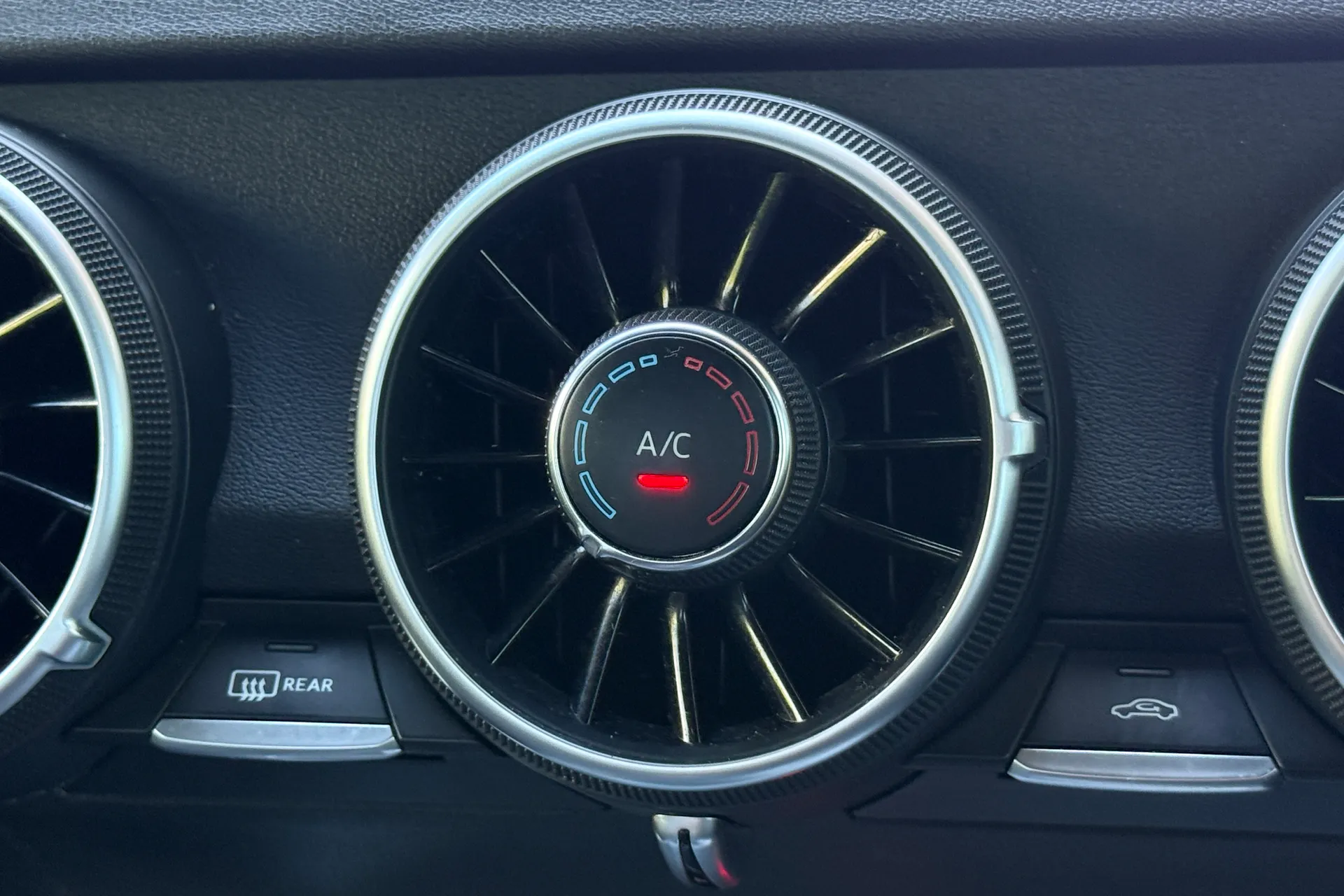 Audi TT thumbnail image number 15