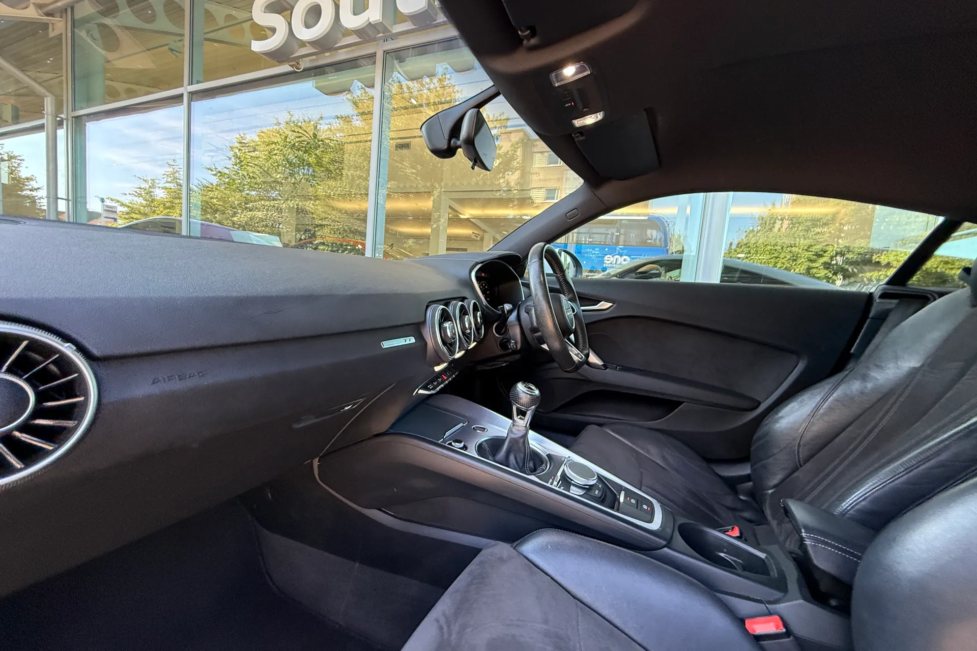Audi TT thumbnail image number 2
