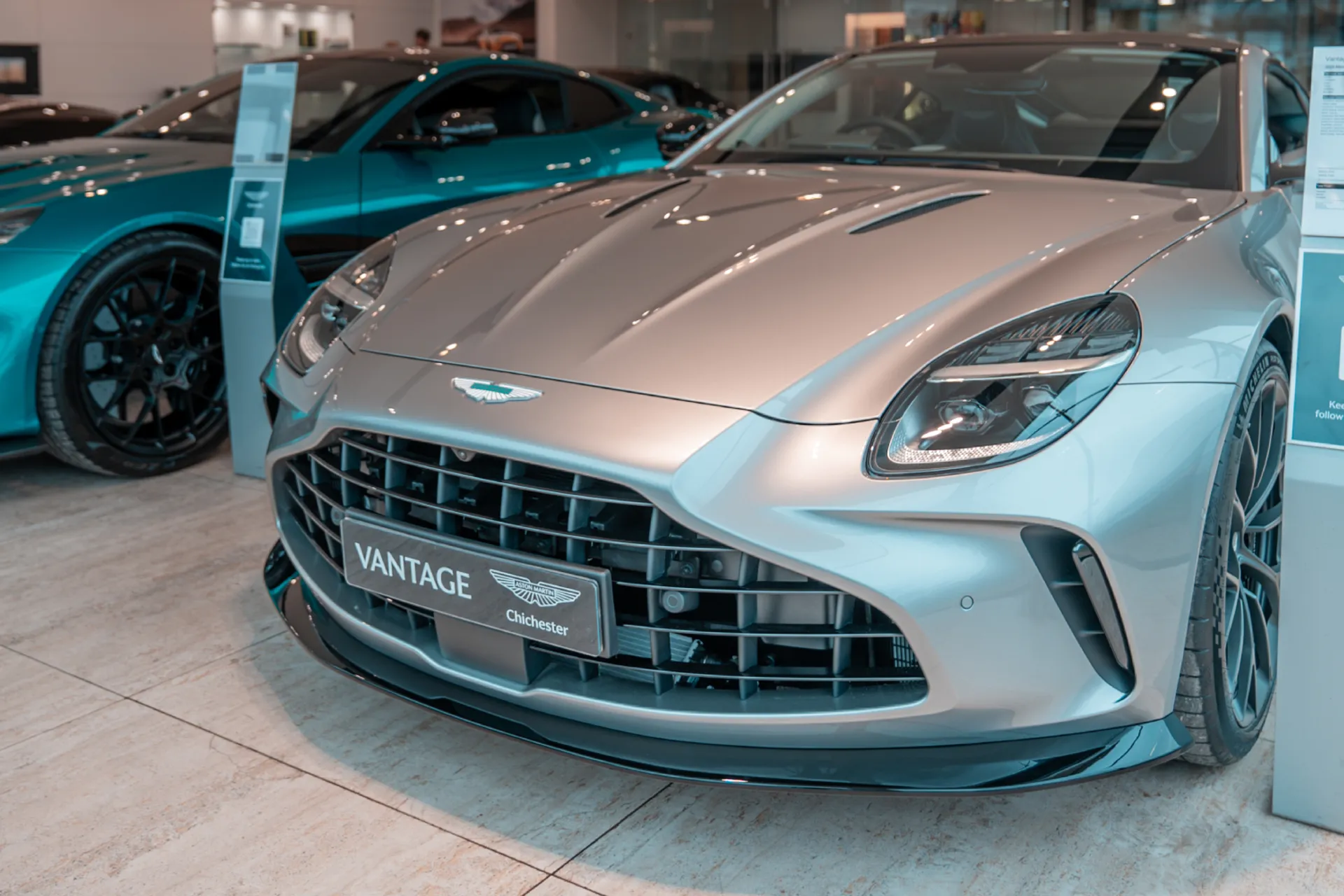 Aston Martin Vantage thumbnail image number 12