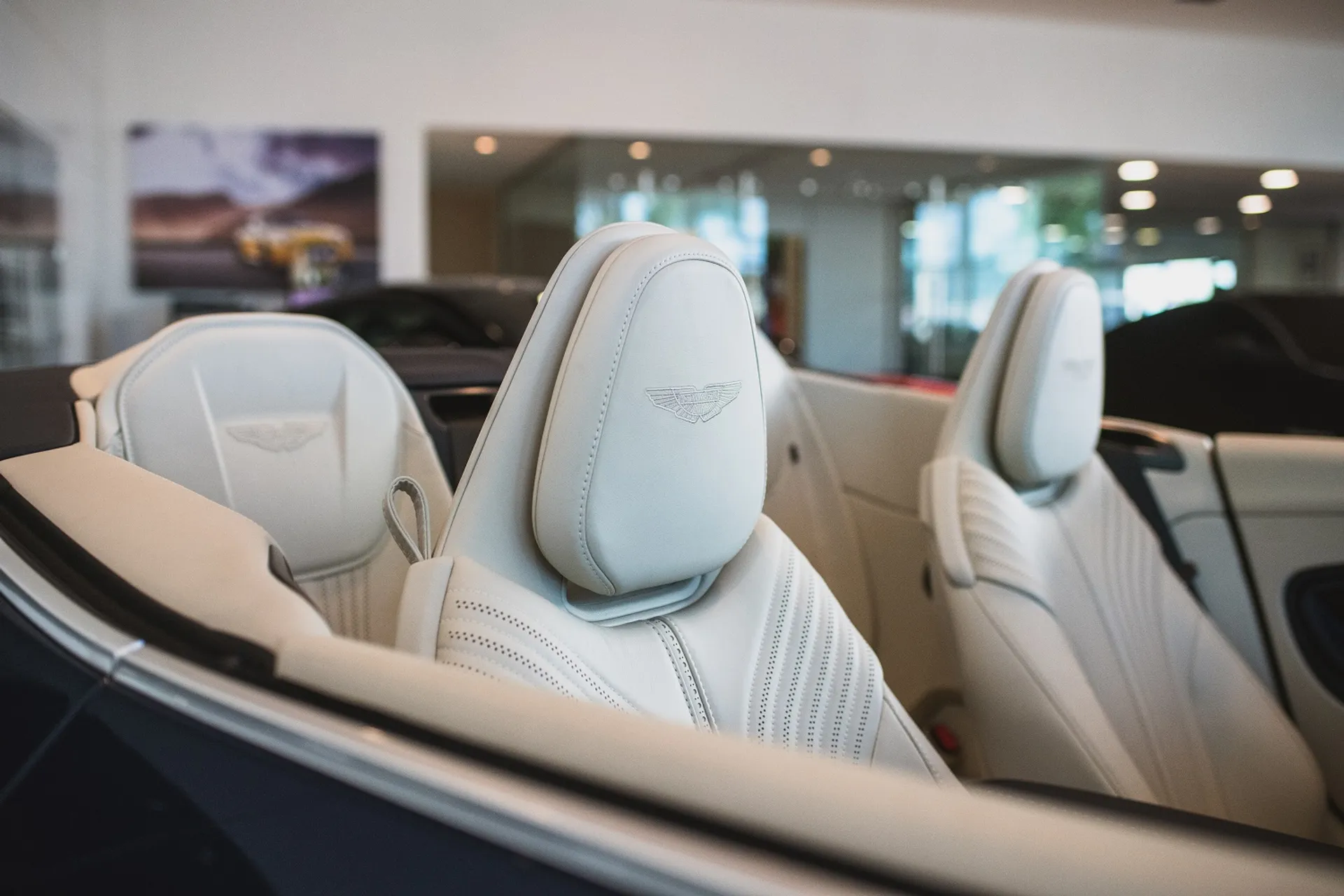 Aston Martin Vantage thumbnail image number 6