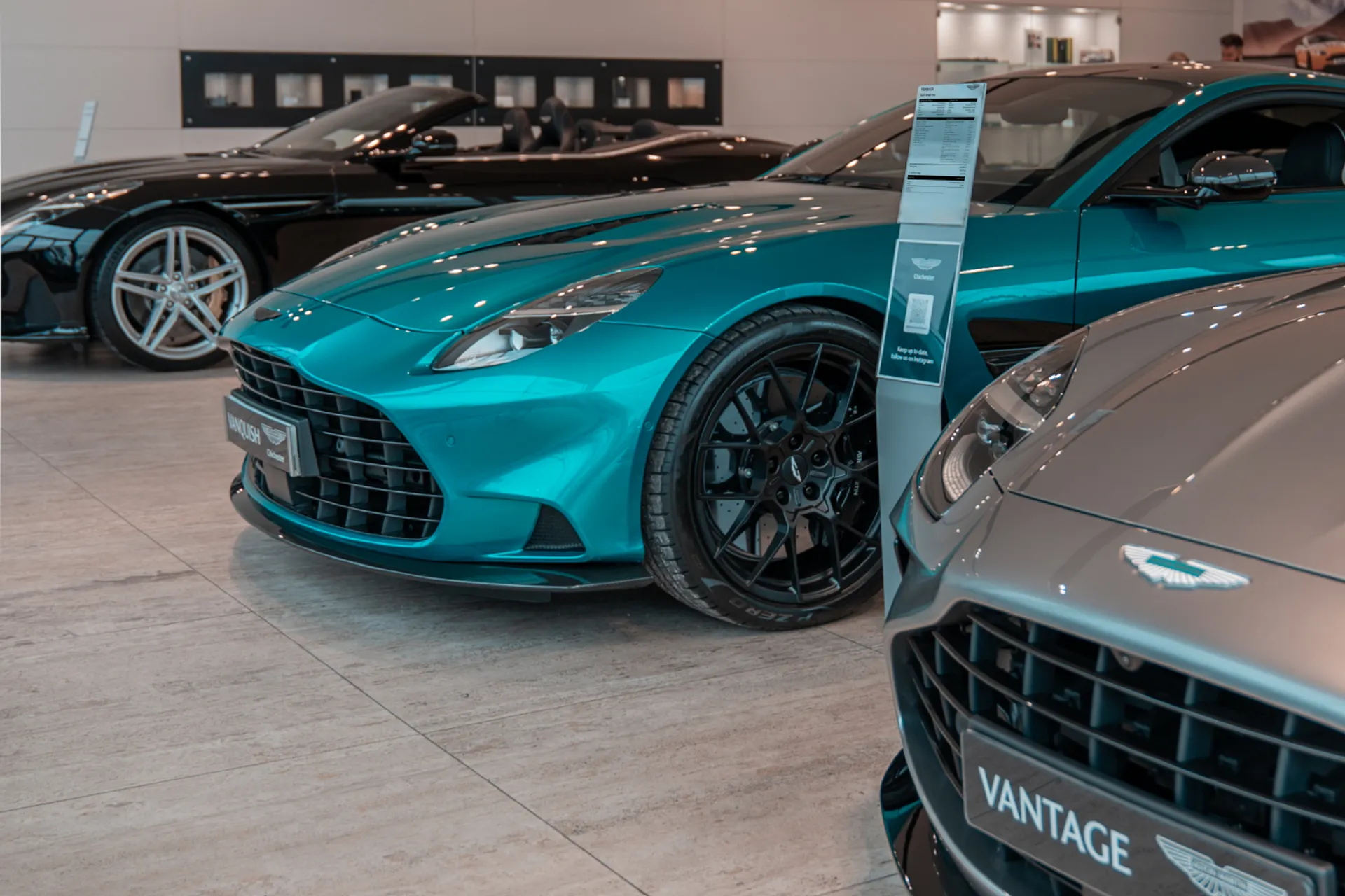 Aston Martin Vantage thumbnail image number 2