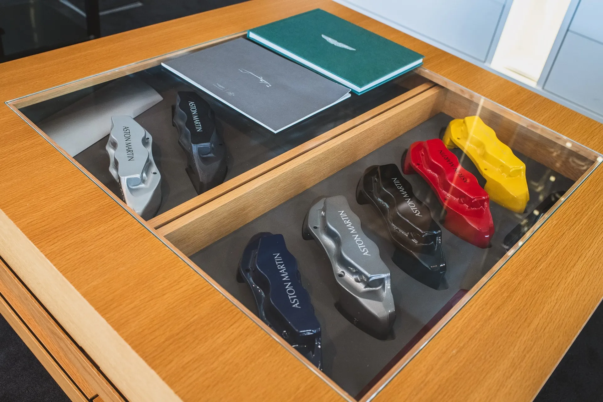 Aston Martin Vantage thumbnail image number 4