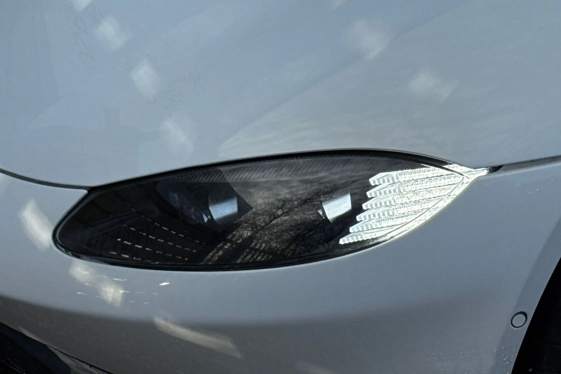 Aston Martin Vantage thumbnail image number 48