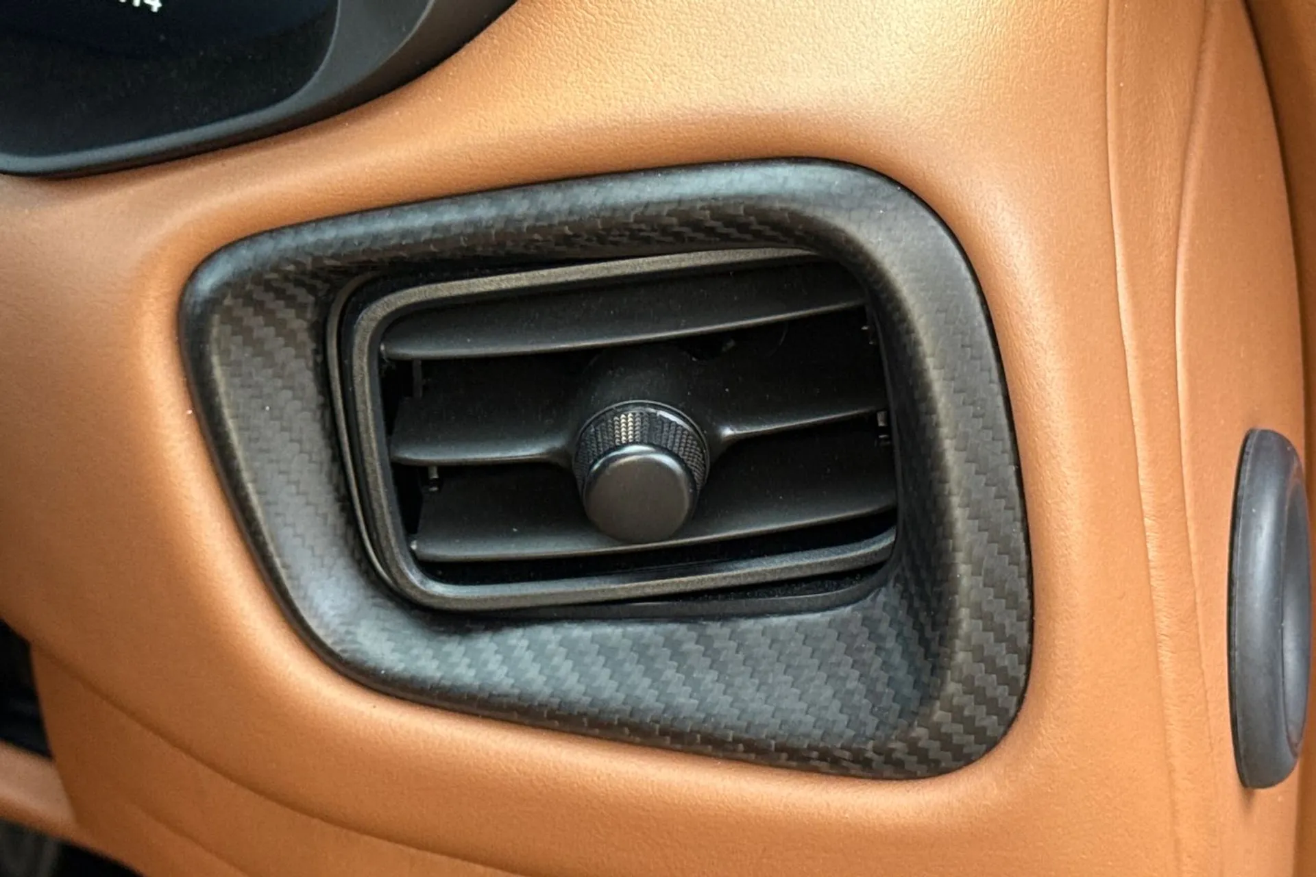 Aston Martin Vantage thumbnail image number 47