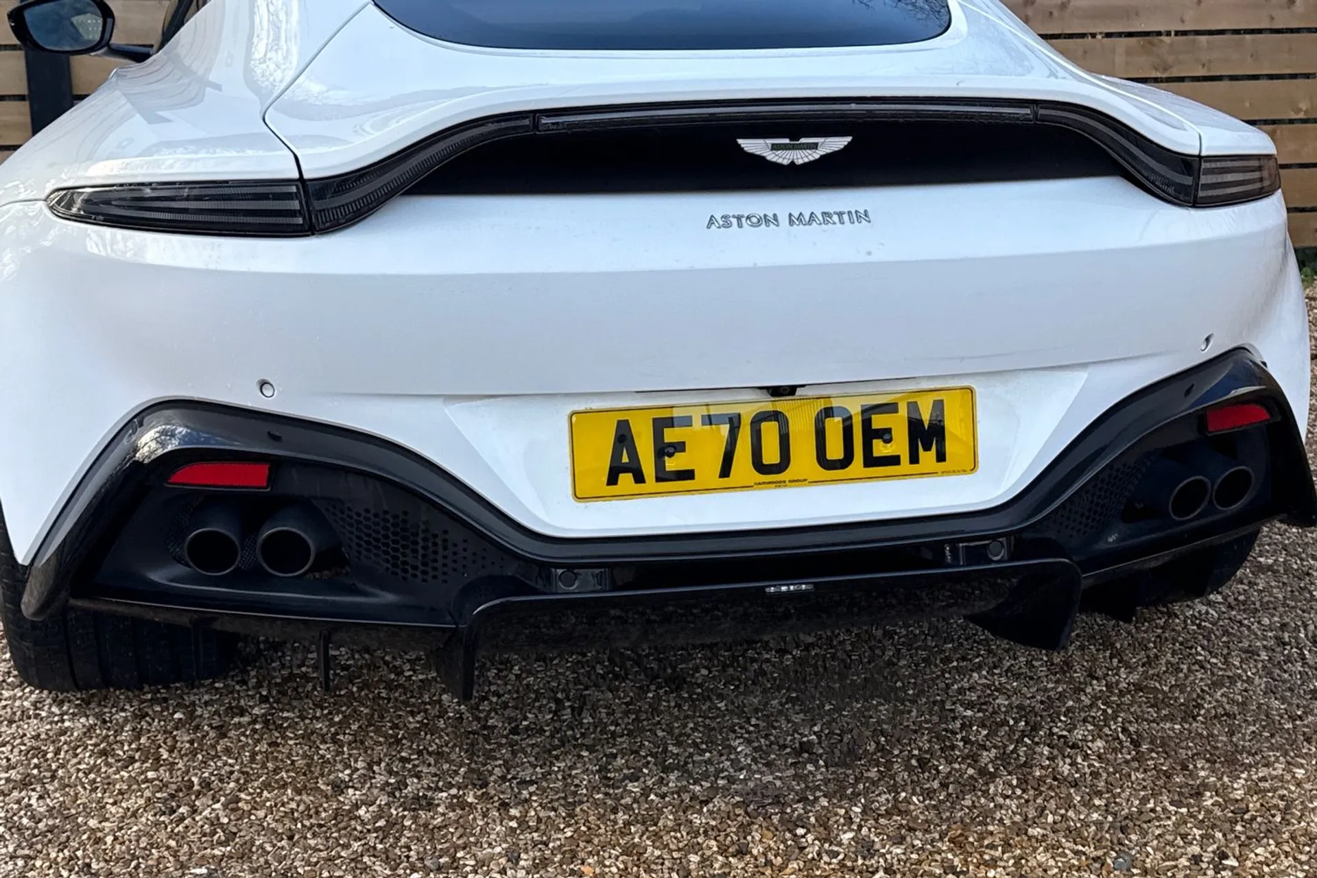 Aston Martin Vantage thumbnail image number 18