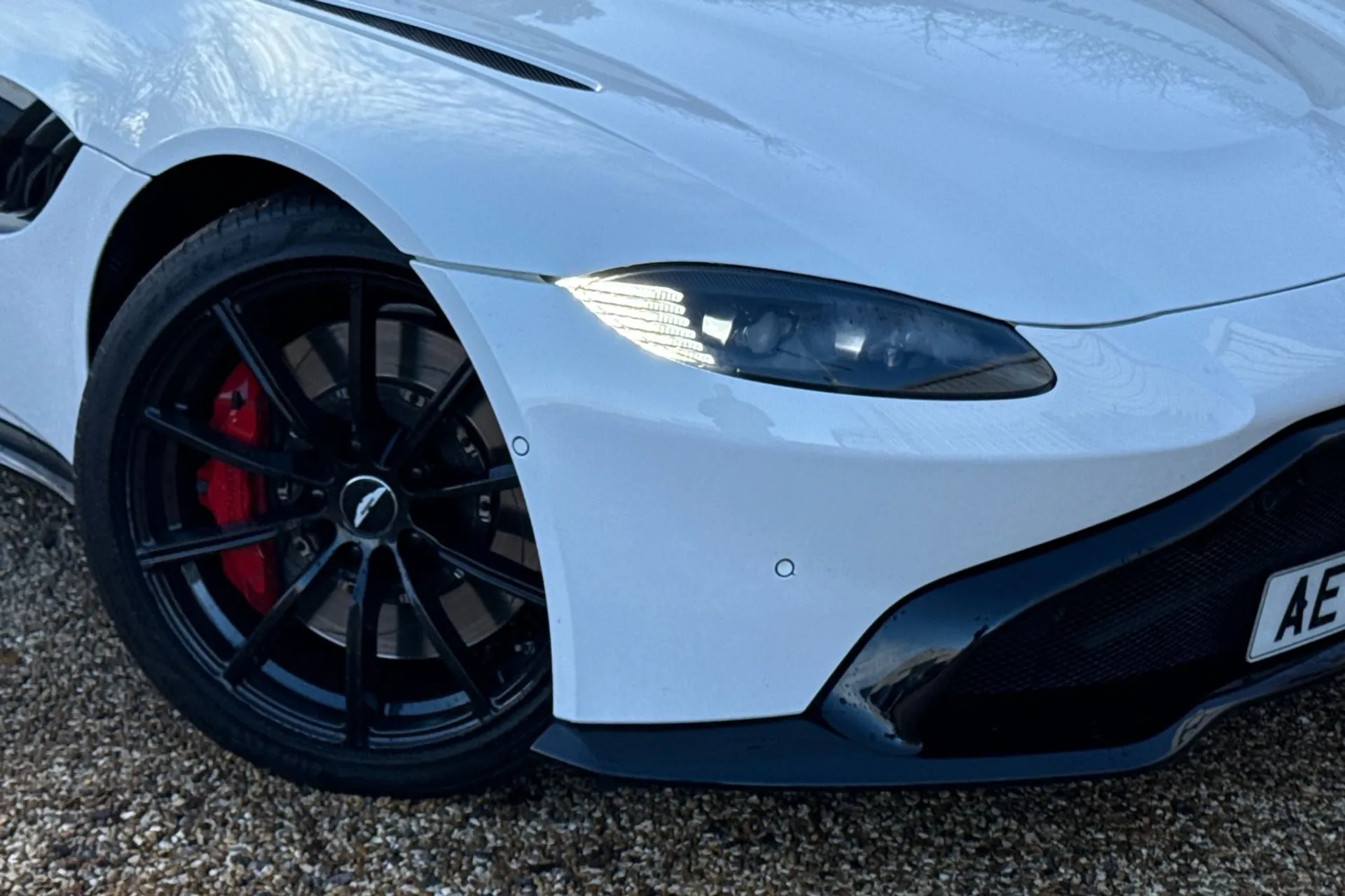 Aston Martin Vantage thumbnail image number 7