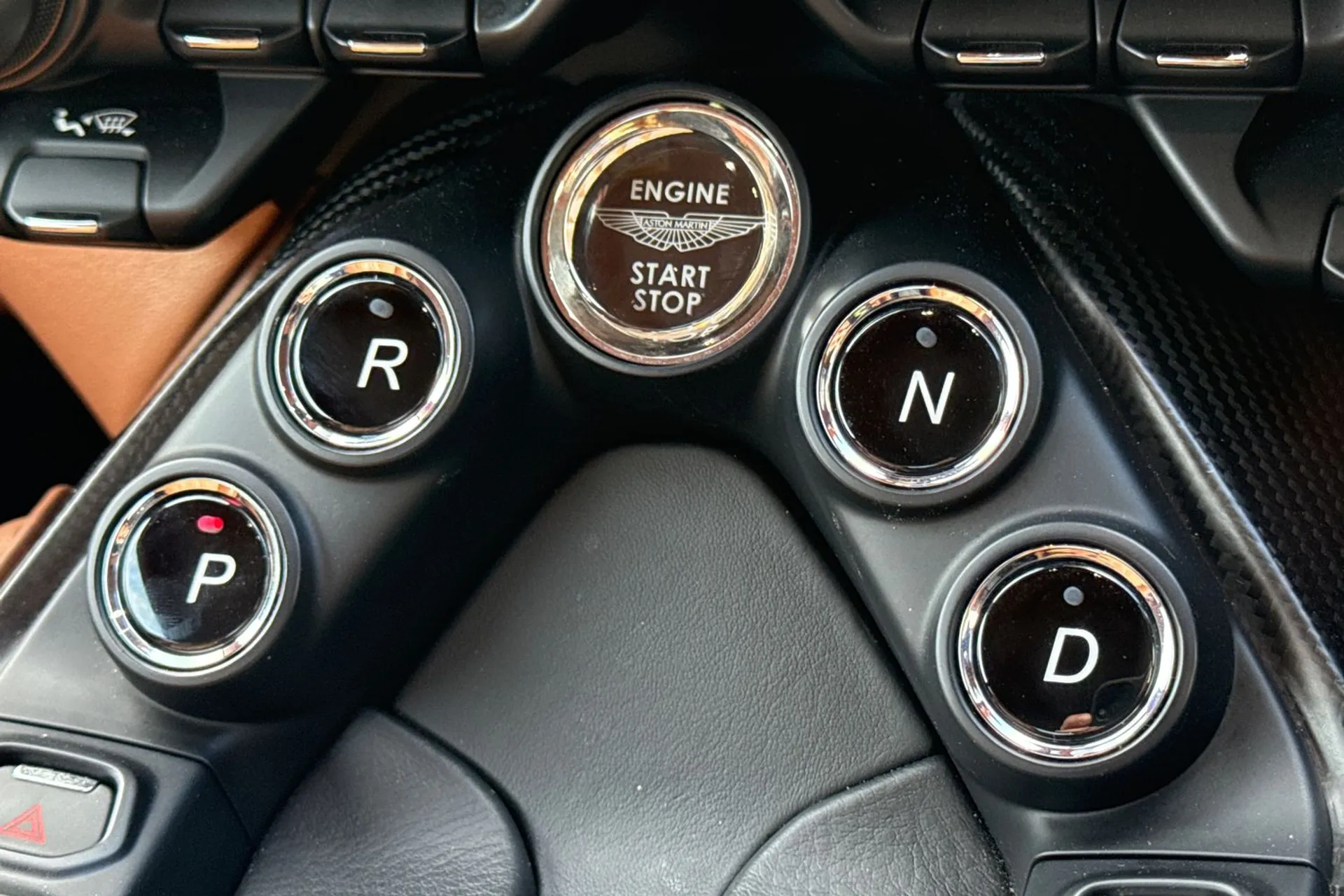 Aston Martin Vantage thumbnail image number 56