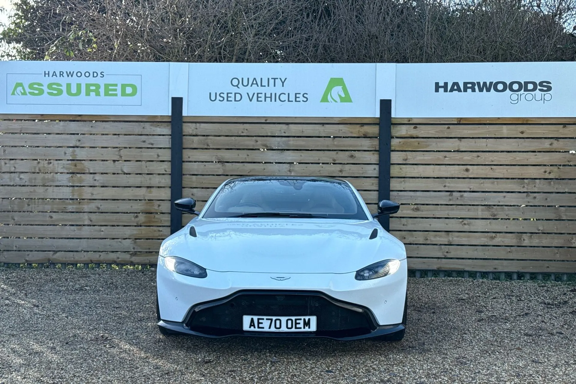 Aston Martin Vantage thumbnail image number 13