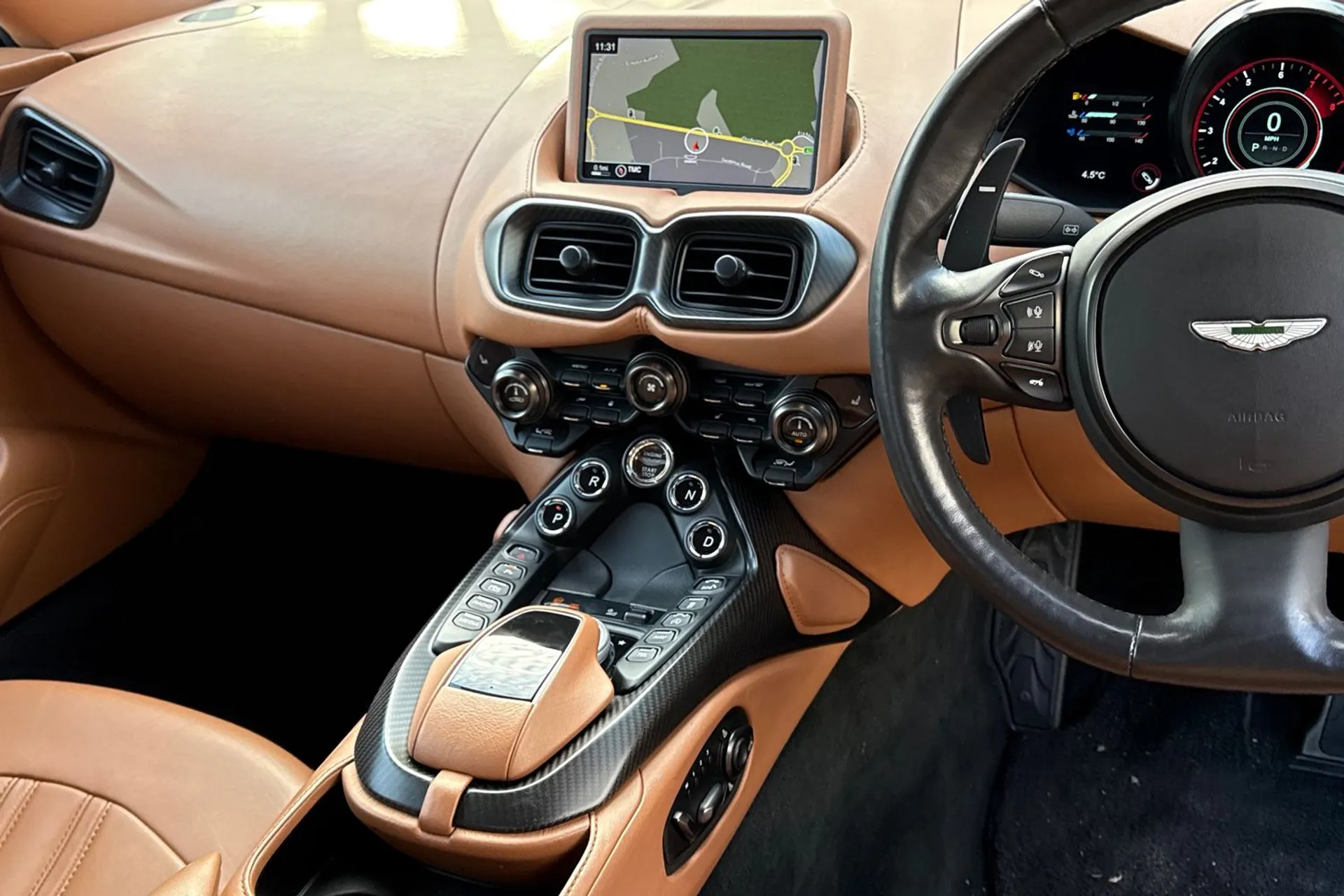 Aston Martin Vantage thumbnail image number 3