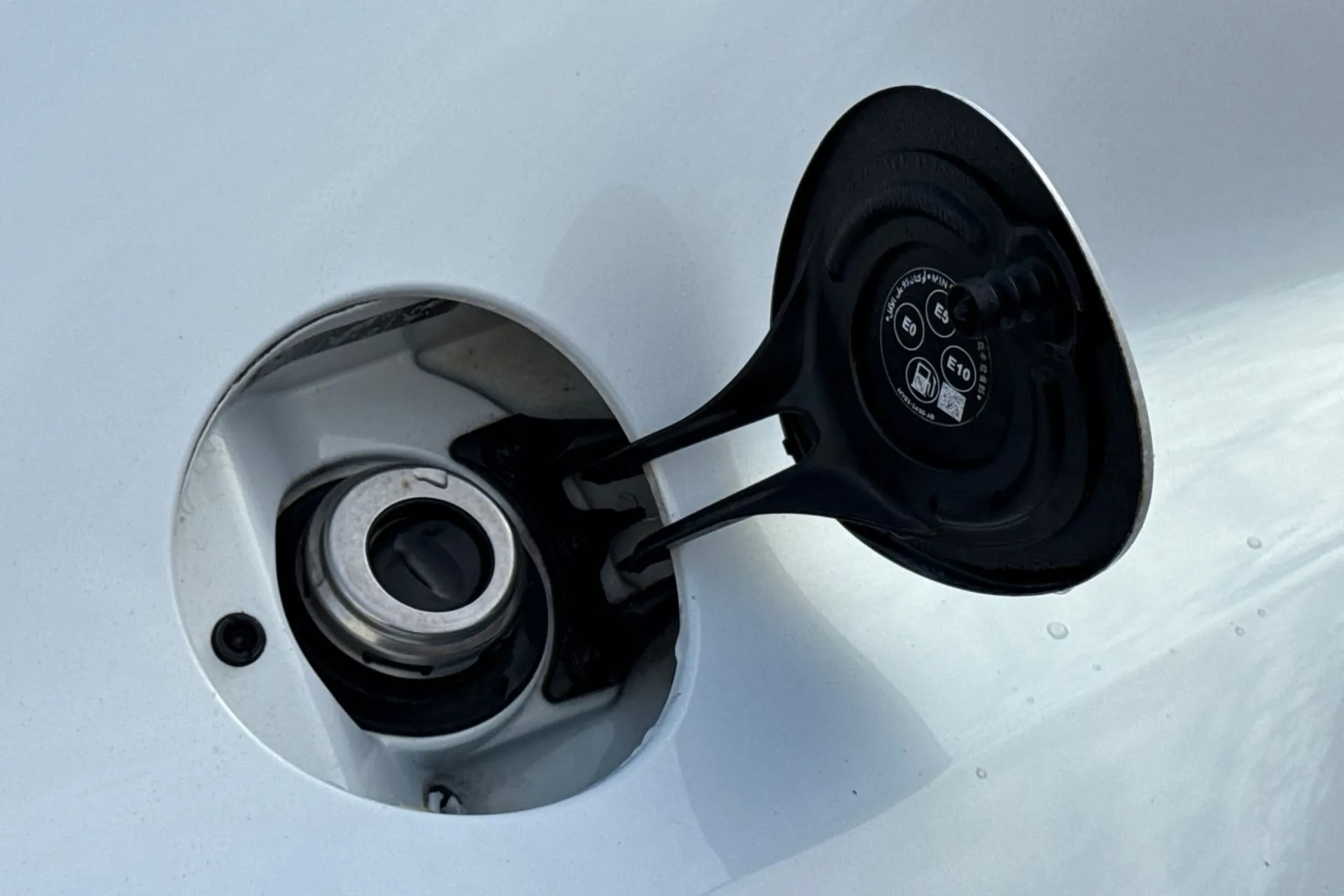 Aston Martin Vantage thumbnail image number 20