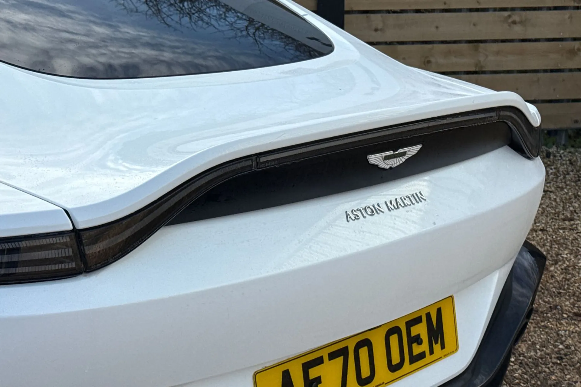 Aston Martin Vantage thumbnail image number 16