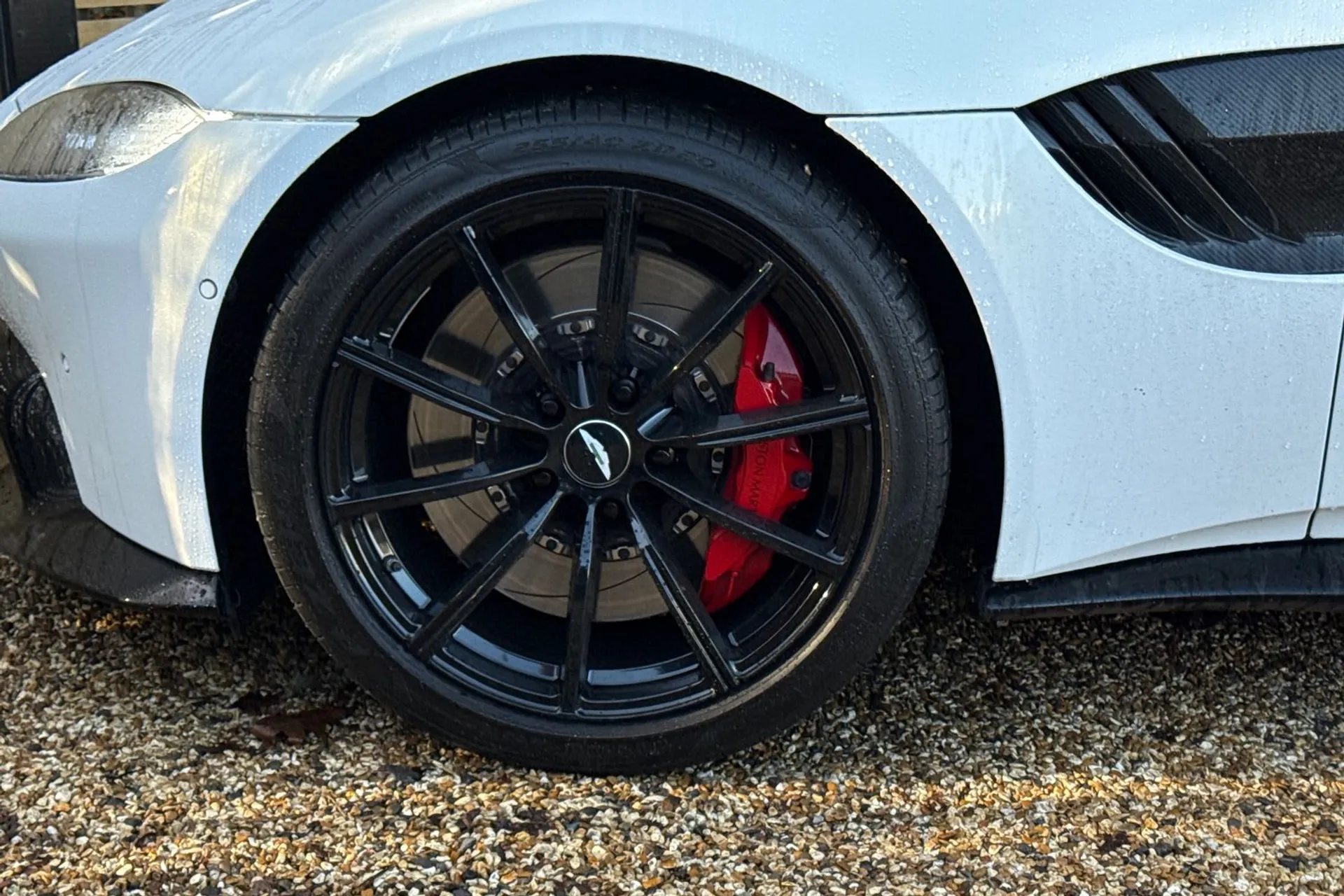 Aston Martin Vantage thumbnail image number 14