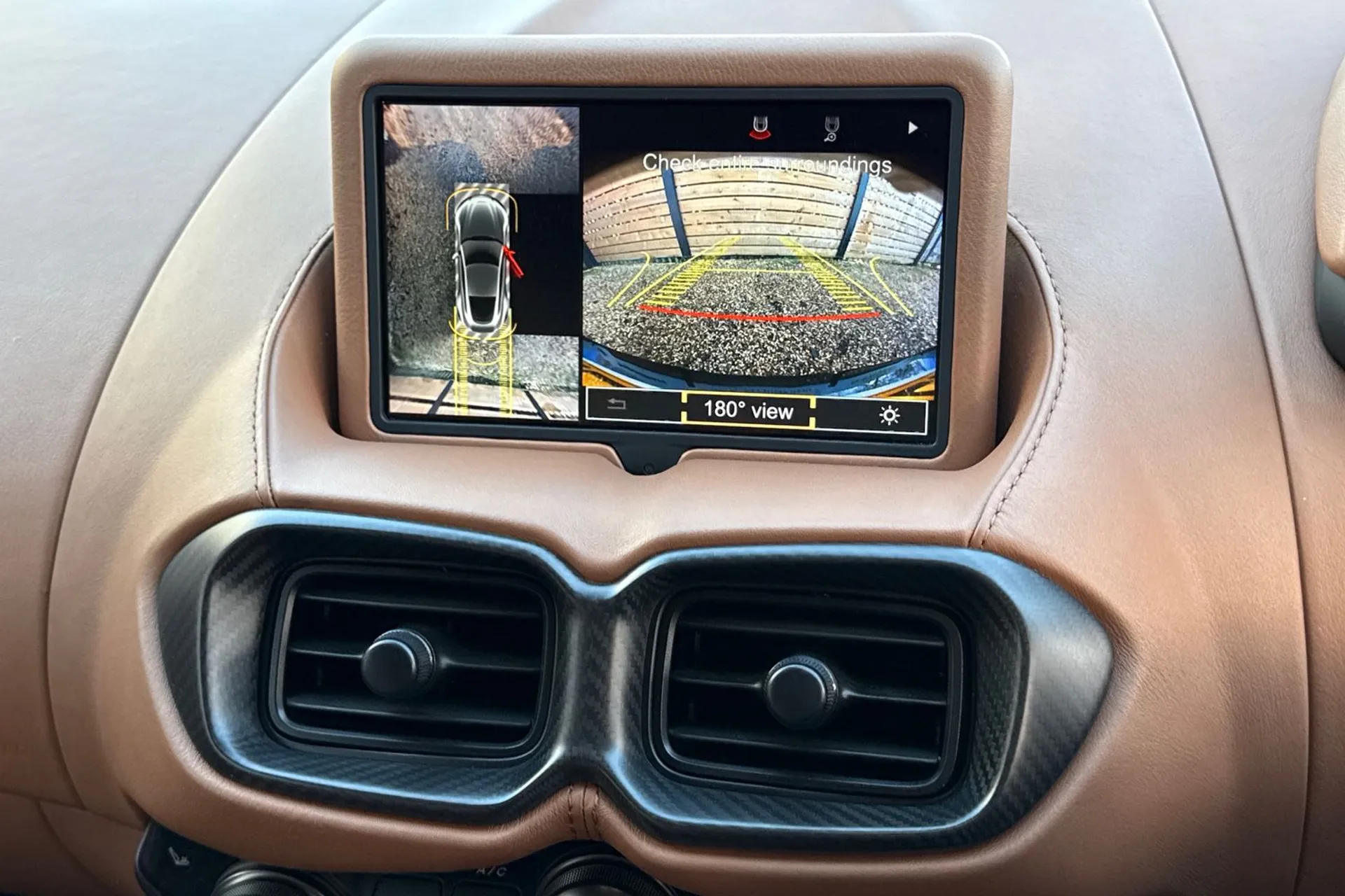 Aston Martin Vantage thumbnail image number 4