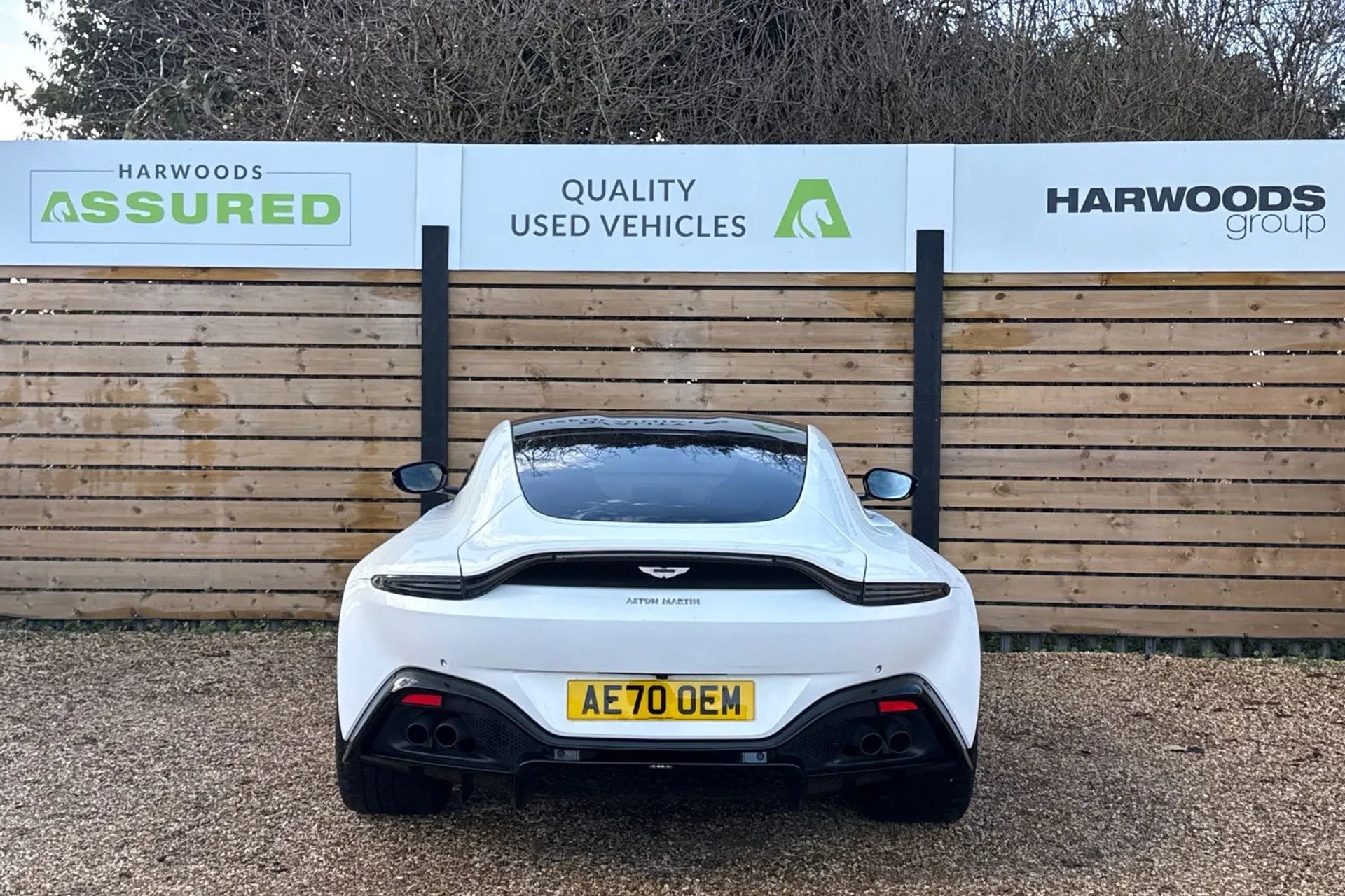 Aston Martin Vantage thumbnail image number 9
